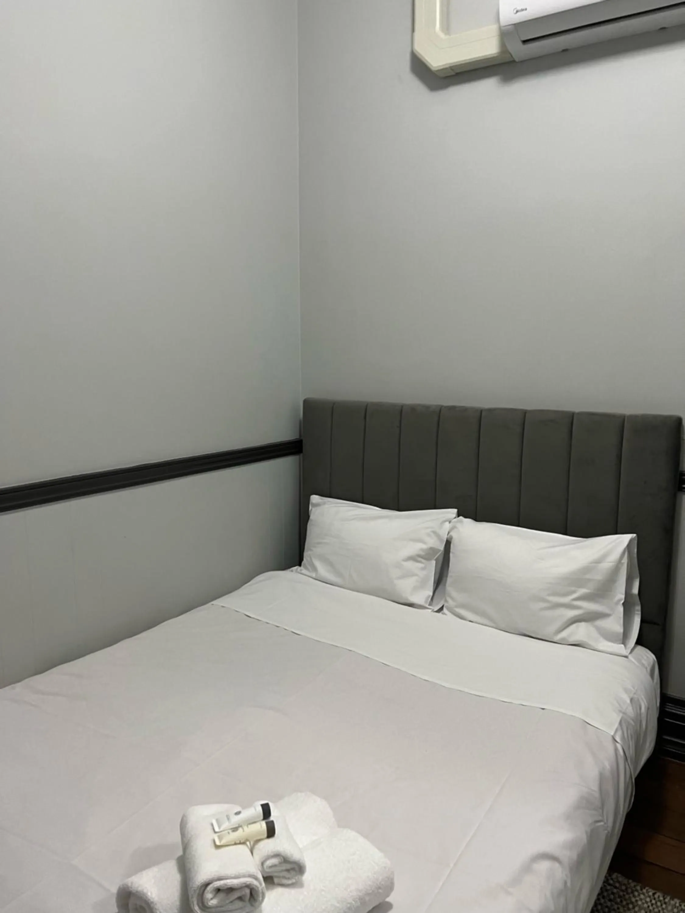 Bed in The Federal Hotel