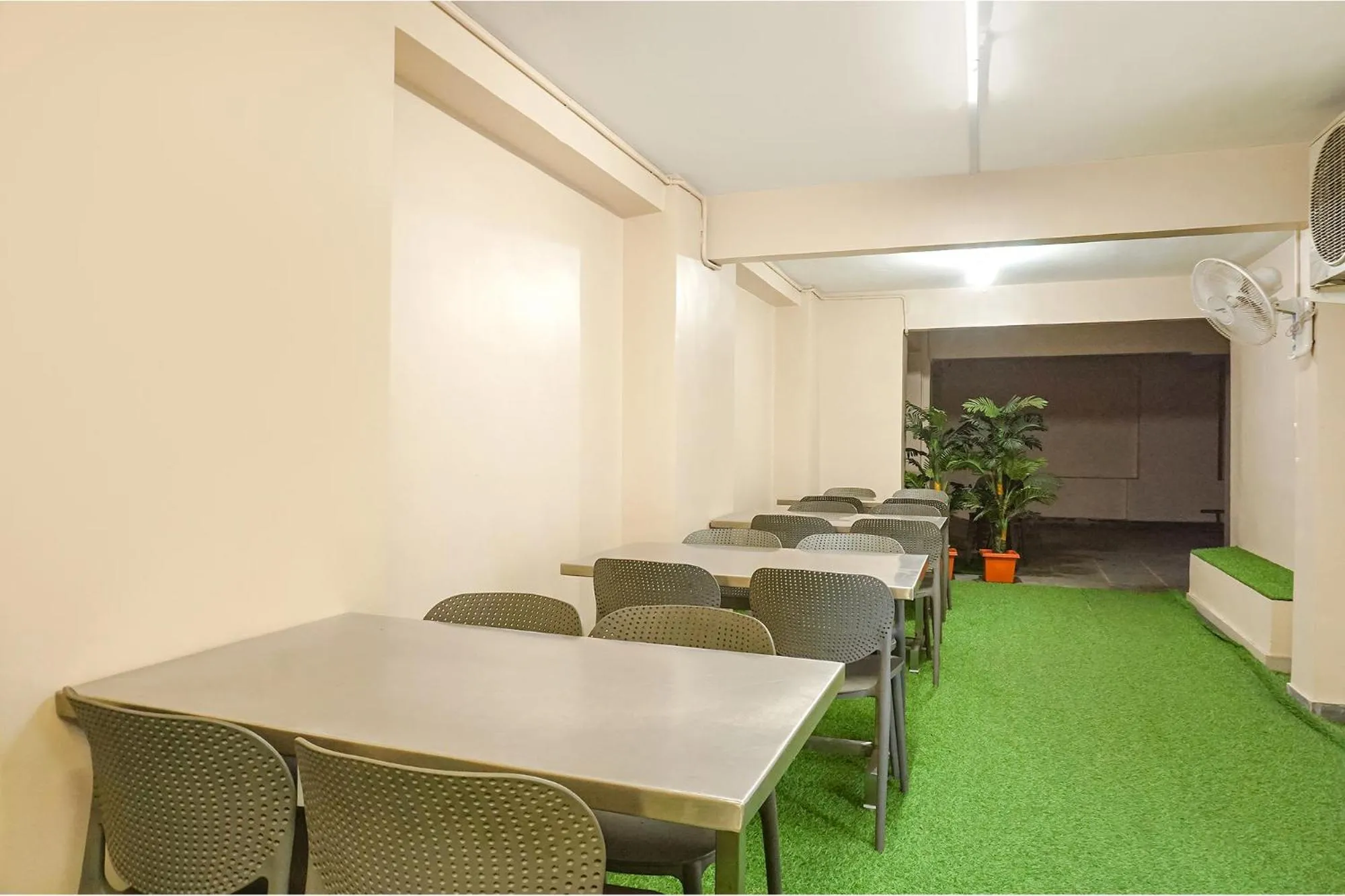 Restaurant/places to eat in Oriva Shourya Residency - Nr Maharshi Karve Museum