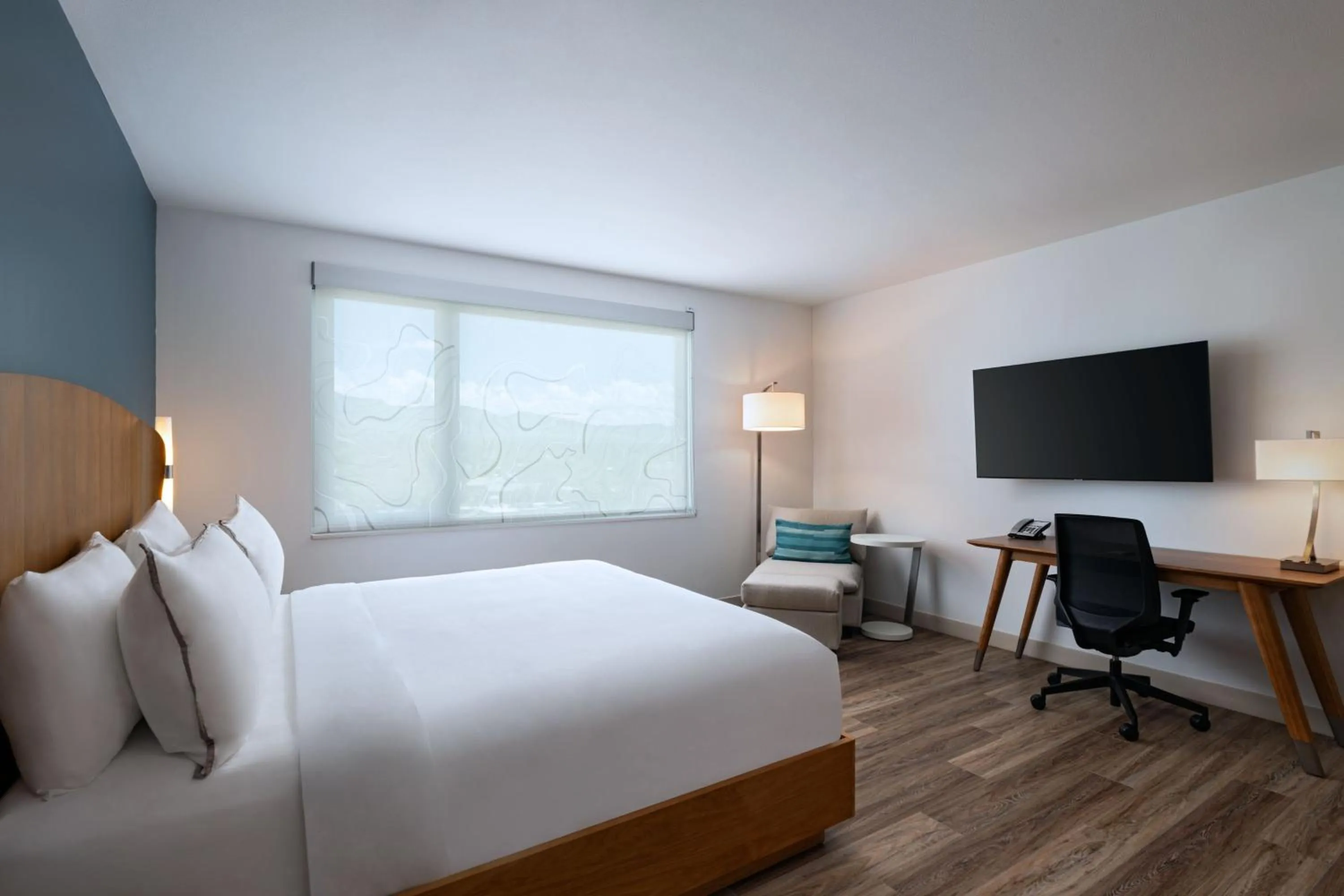 Photo of the whole room, Bed in Element Albuquerque Uptown