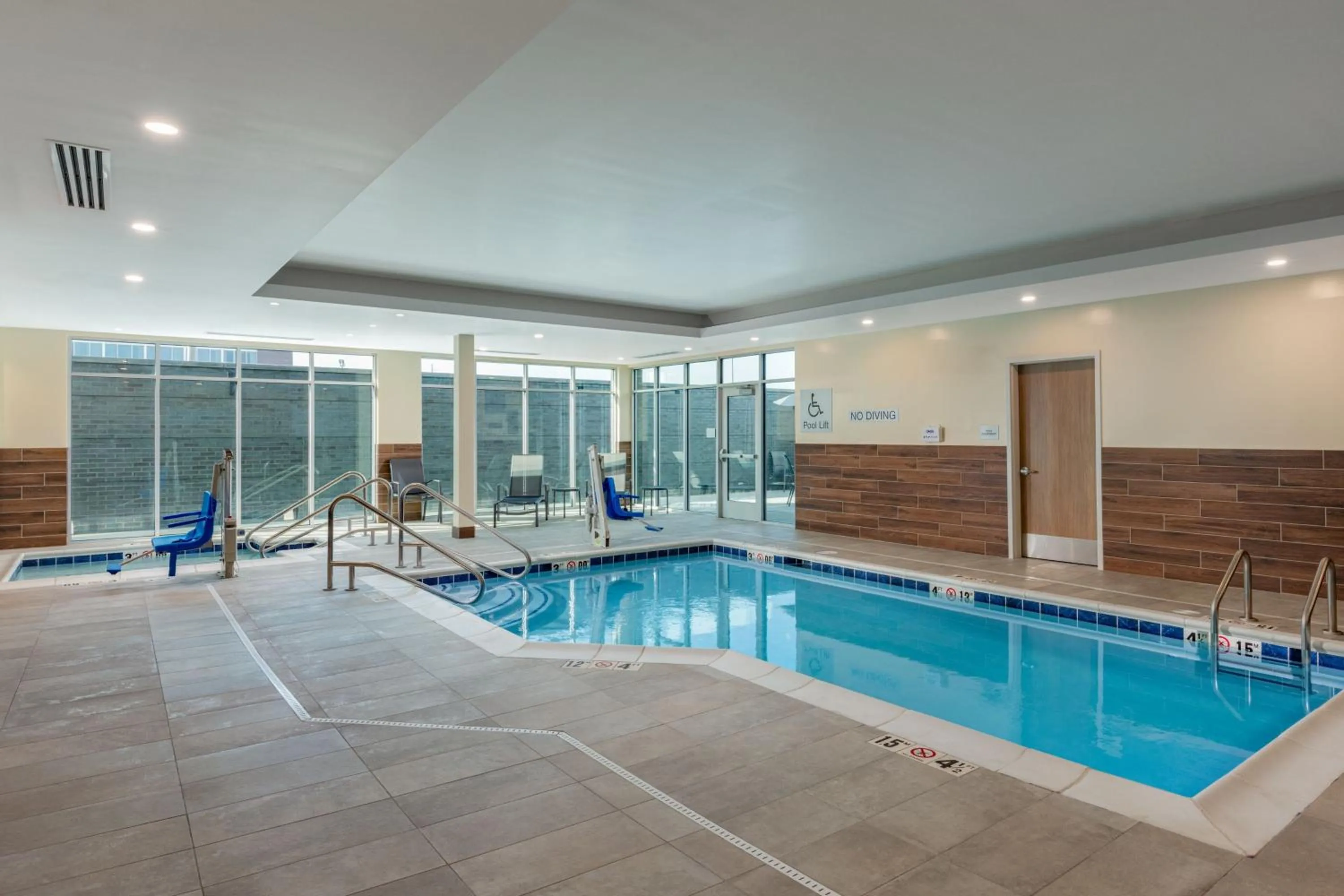 Swimming pool in Fairfield by Marriott Inn & Suites Omaha at MH Landing