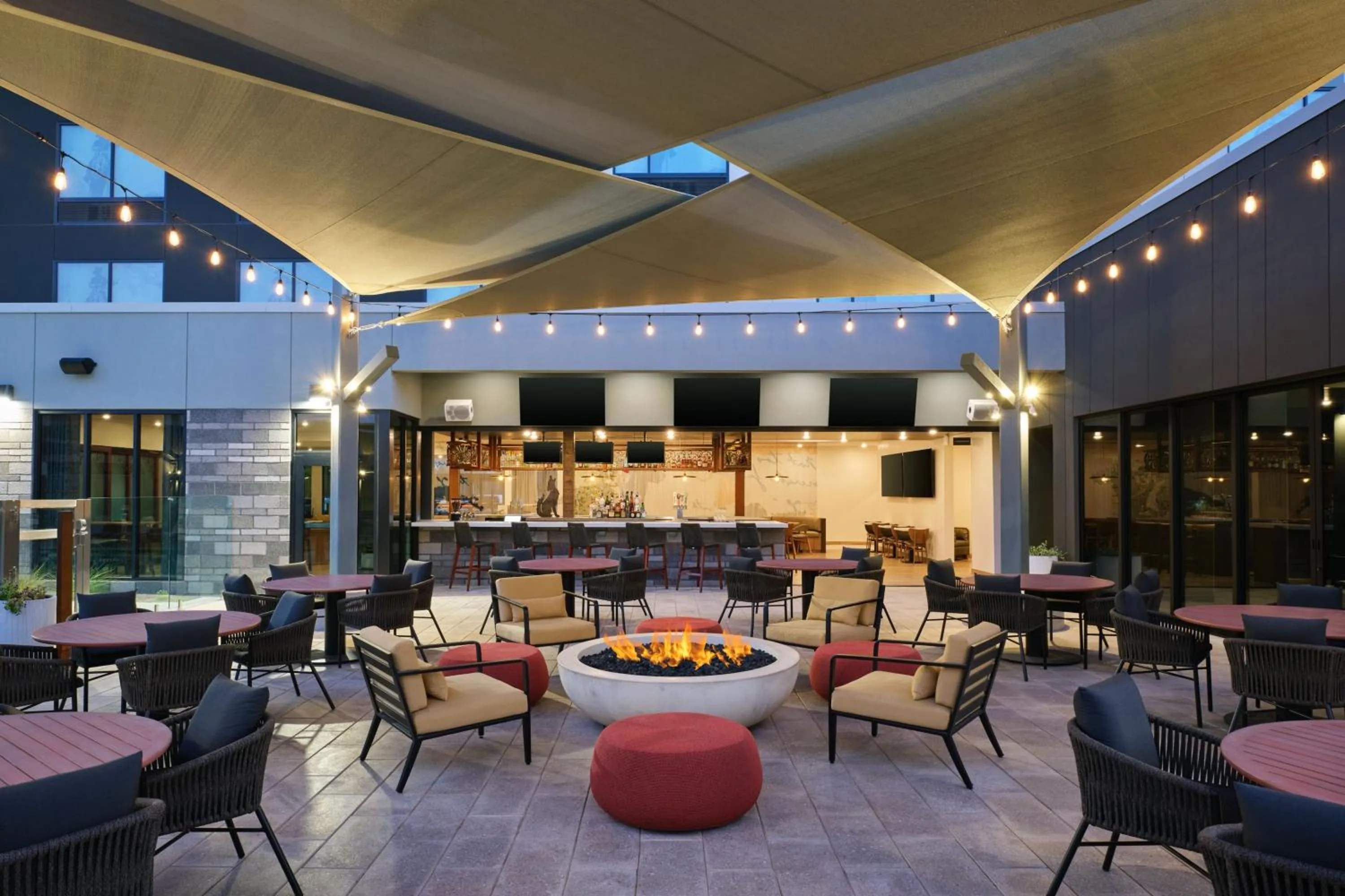 Restaurant/places to eat in Fairfield Inn & Suites by Marriott Tempe