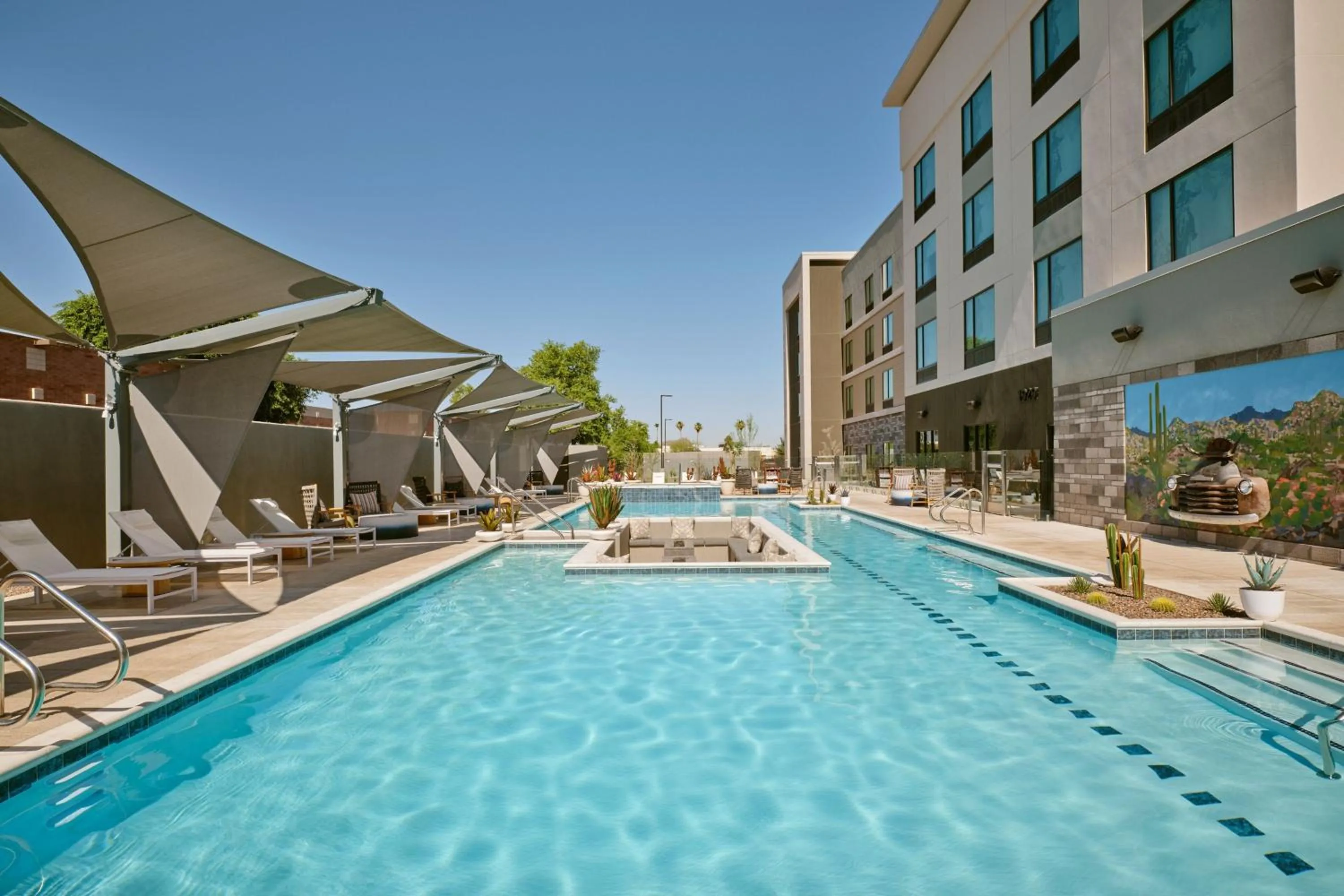 Swimming pool in Fairfield Inn & Suites by Marriott Tempe
