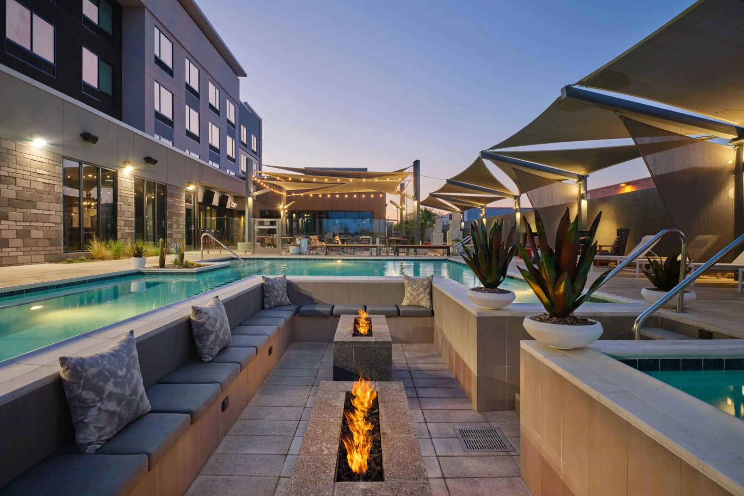 Swimming pool in Fairfield Inn & Suites by Marriott Tempe