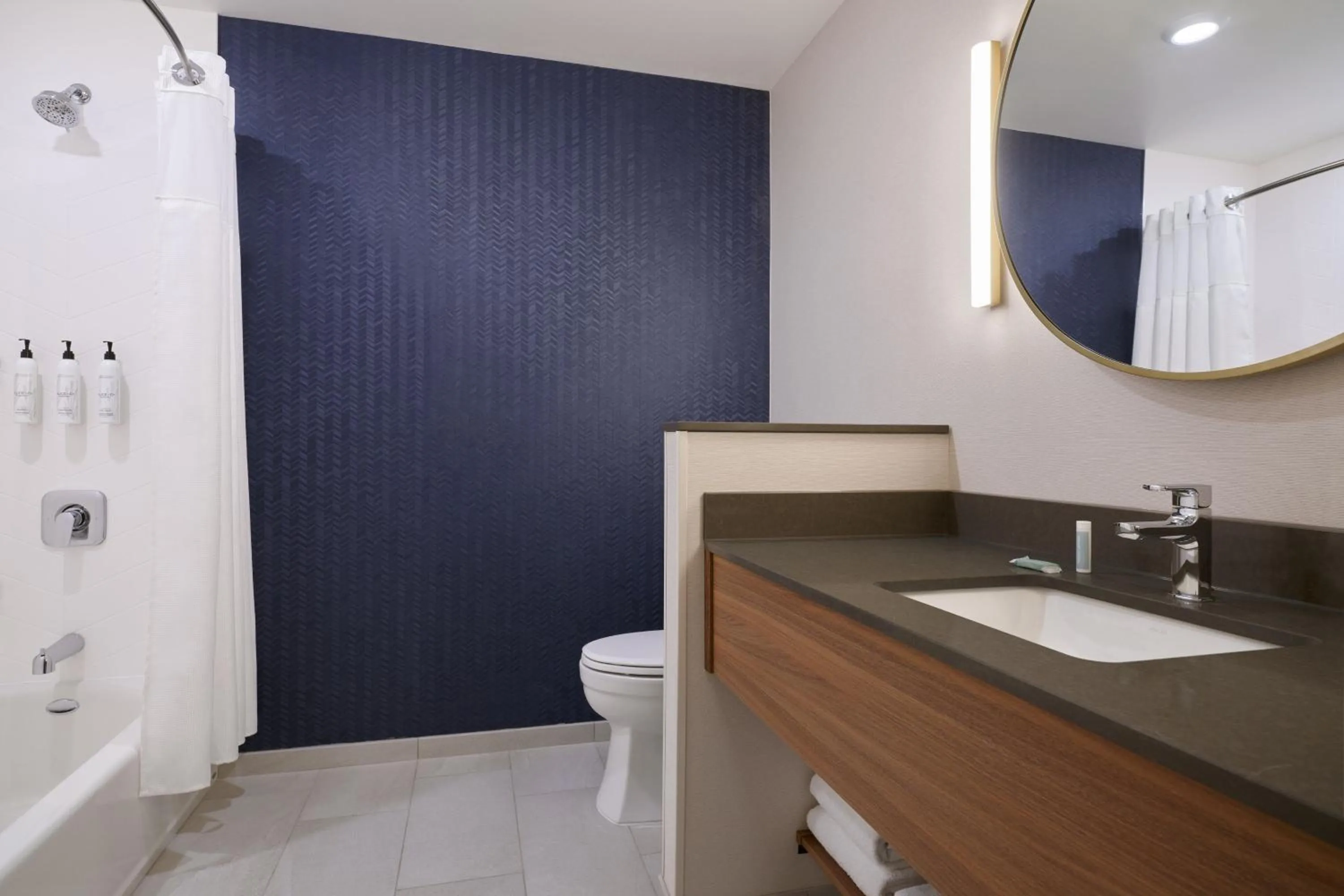 Bathroom in Fairfield Inn & Suites by Marriott Tempe