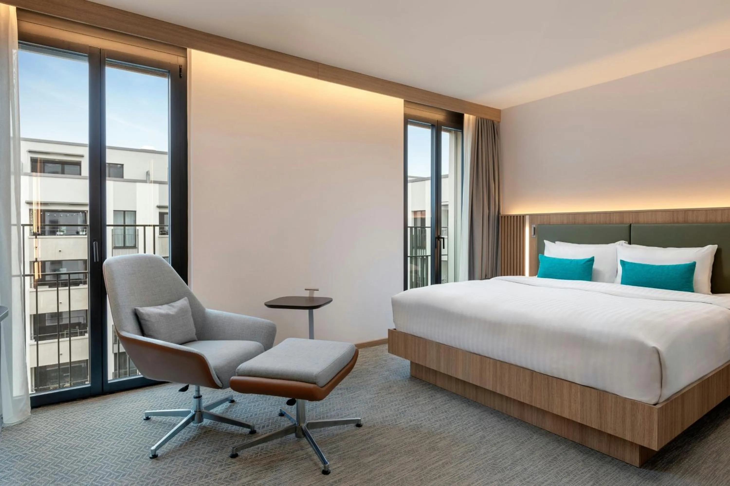 Photo of the whole room, Bed in Courtyard by Marriott Biel Bienne