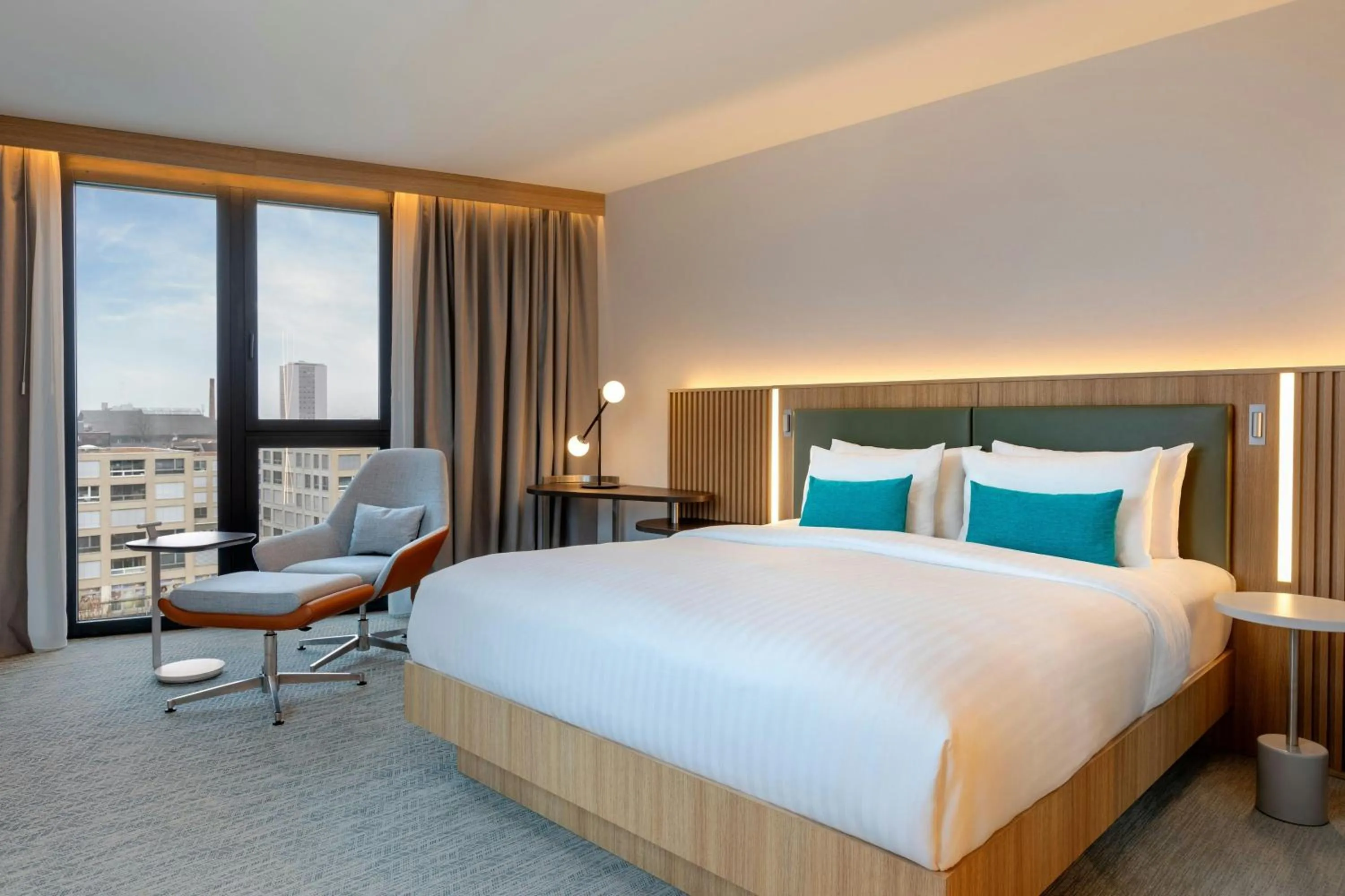 Photo of the whole room, Bed in Courtyard by Marriott Biel Bienne