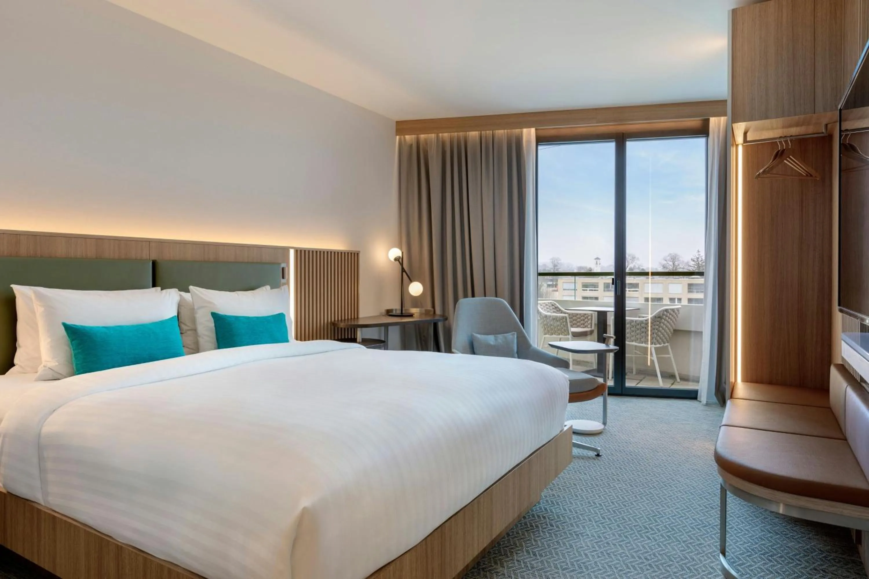 Photo of the whole room, Bed in Courtyard by Marriott Biel Bienne