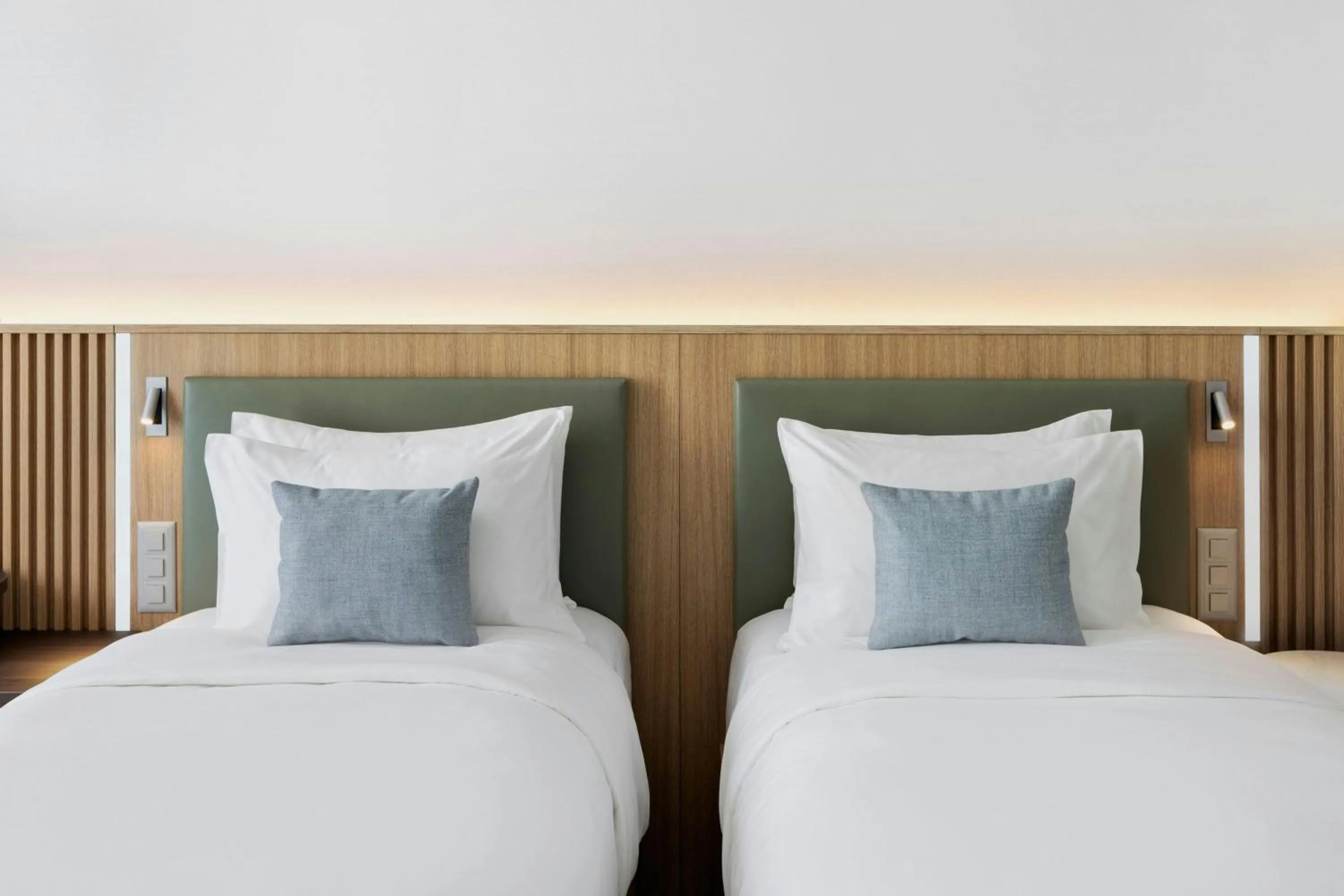 Photo of the whole room, Bed in Courtyard by Marriott Biel Bienne