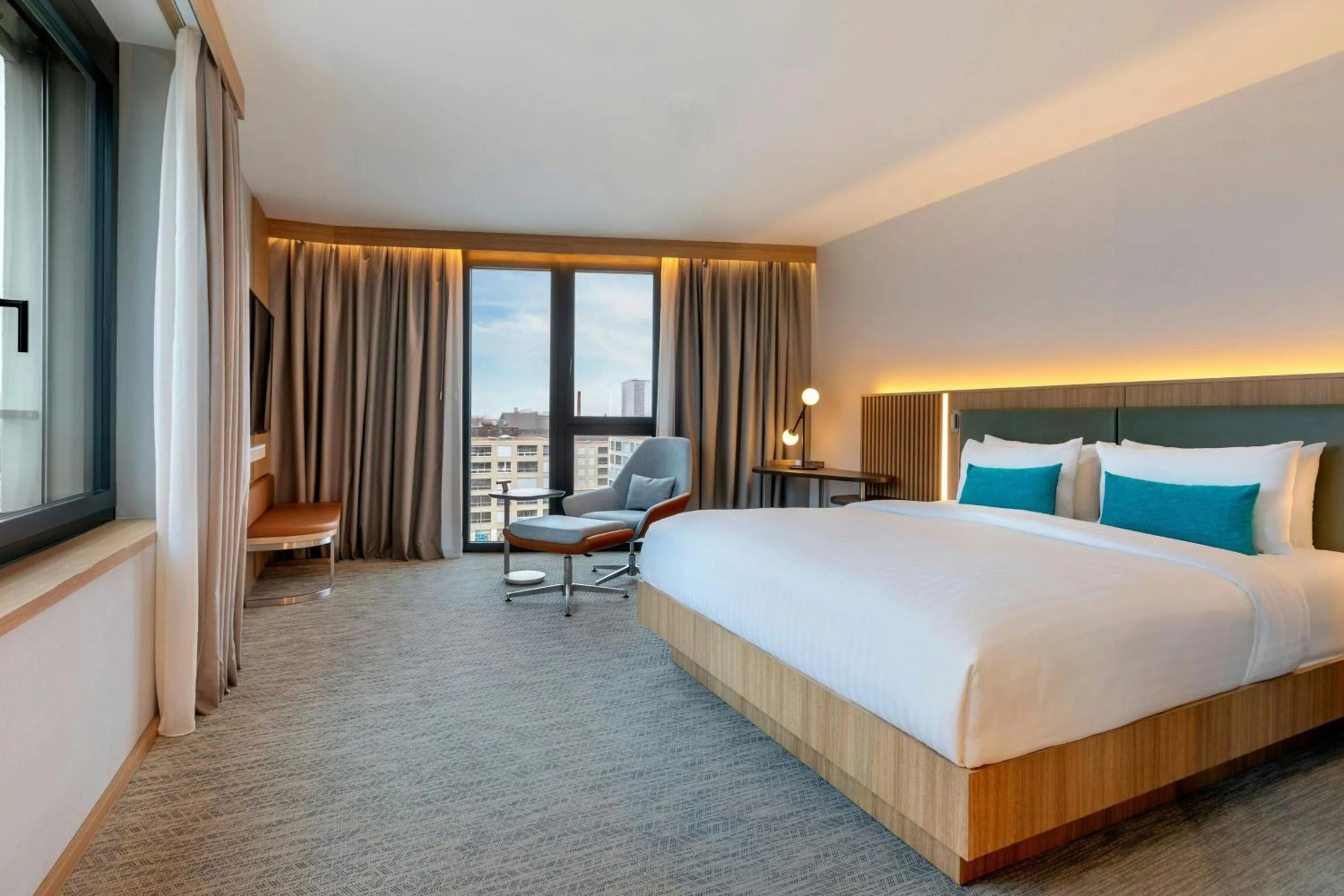 Photo of the whole room, Bed in Courtyard by Marriott Biel Bienne