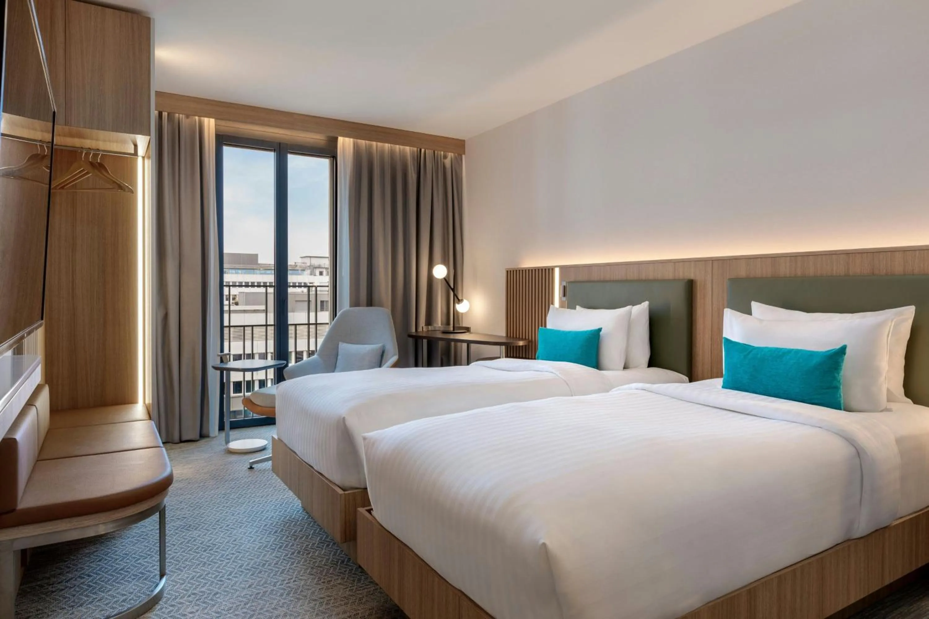 Photo of the whole room, Bed in Courtyard by Marriott Biel Bienne