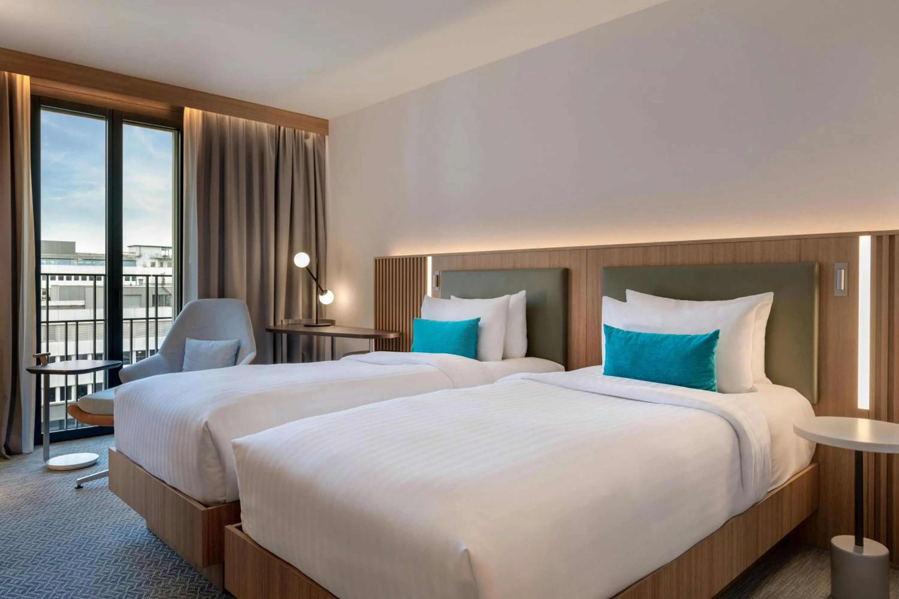 Photo of the whole room, Bed in Courtyard by Marriott Biel Bienne