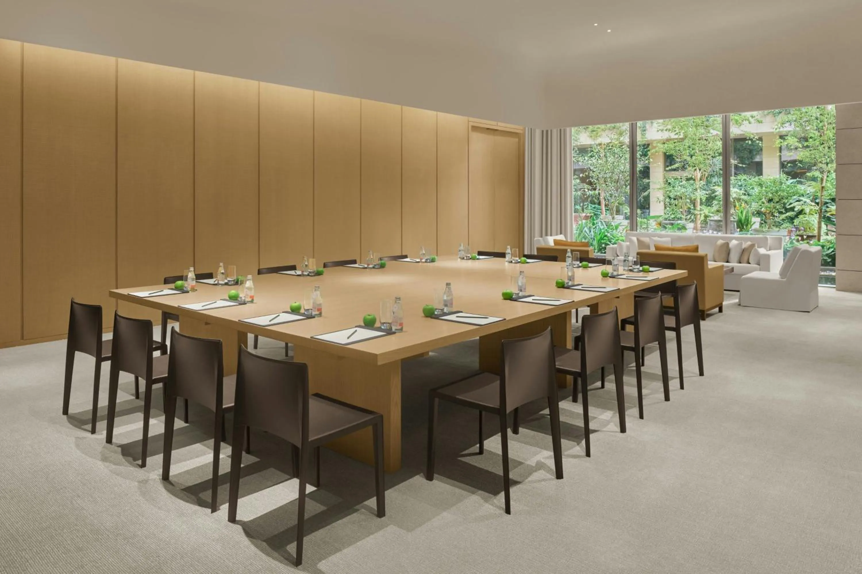 Meeting/conference room in The Singapore EDITION