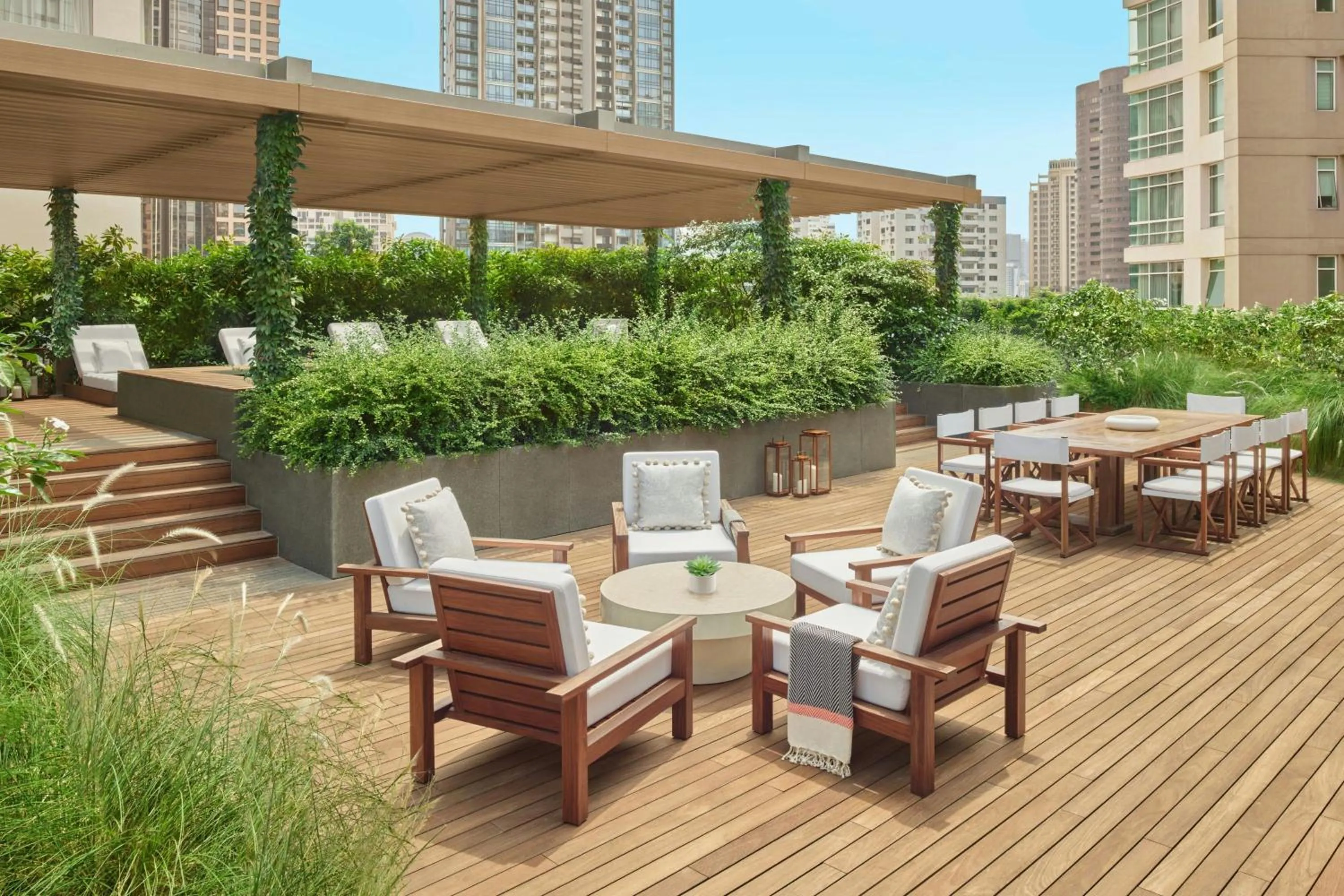 Photo of the whole room in The Singapore EDITION