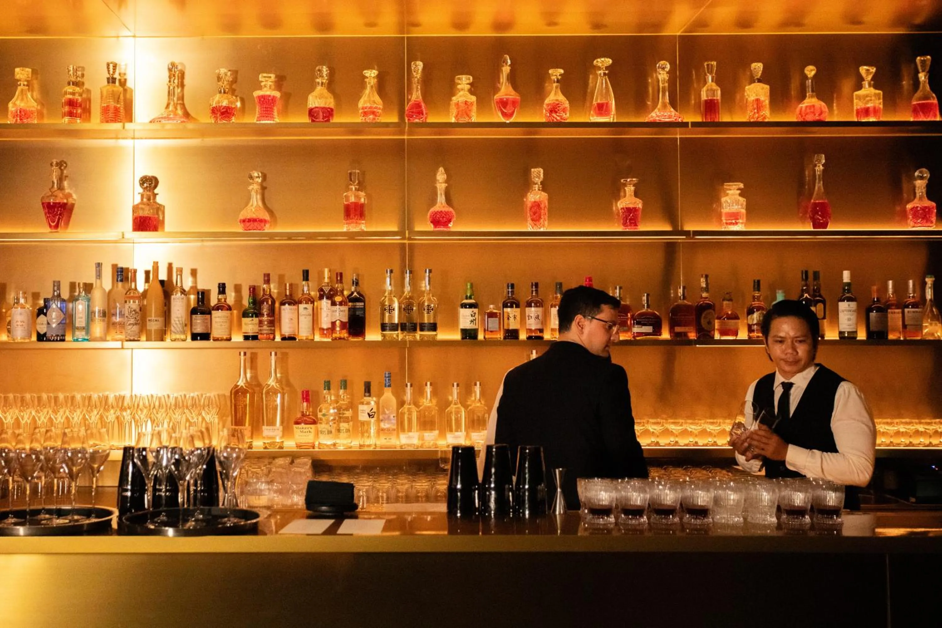 Lounge or bar in The Singapore EDITION