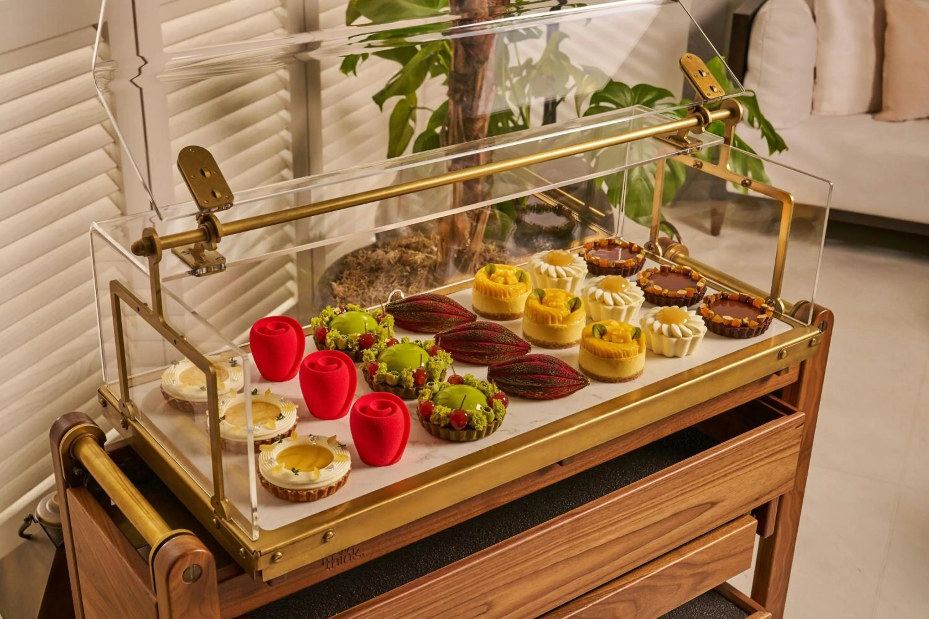 Lobby or reception in The Singapore EDITION