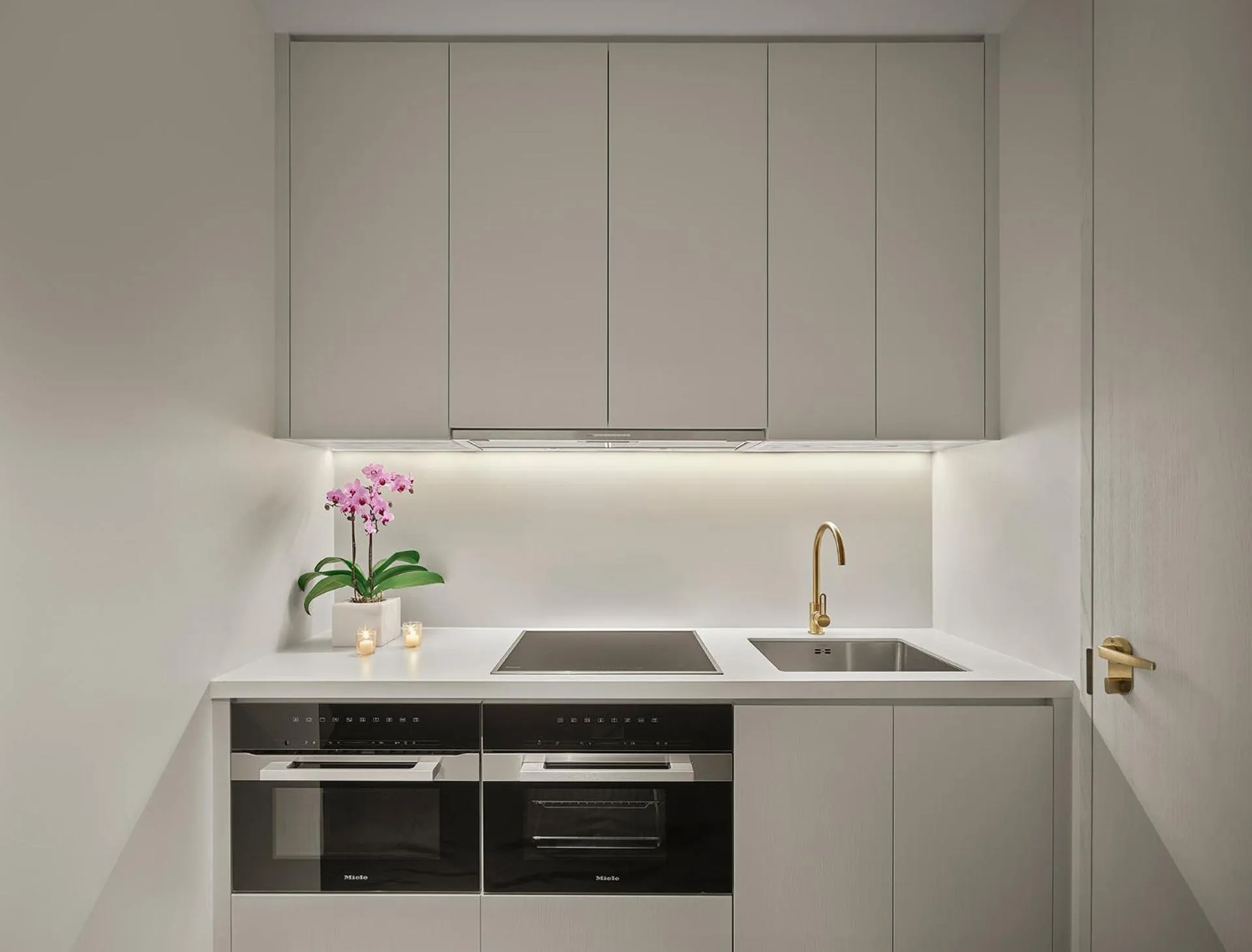 Kitchen or kitchenette in The Singapore EDITION