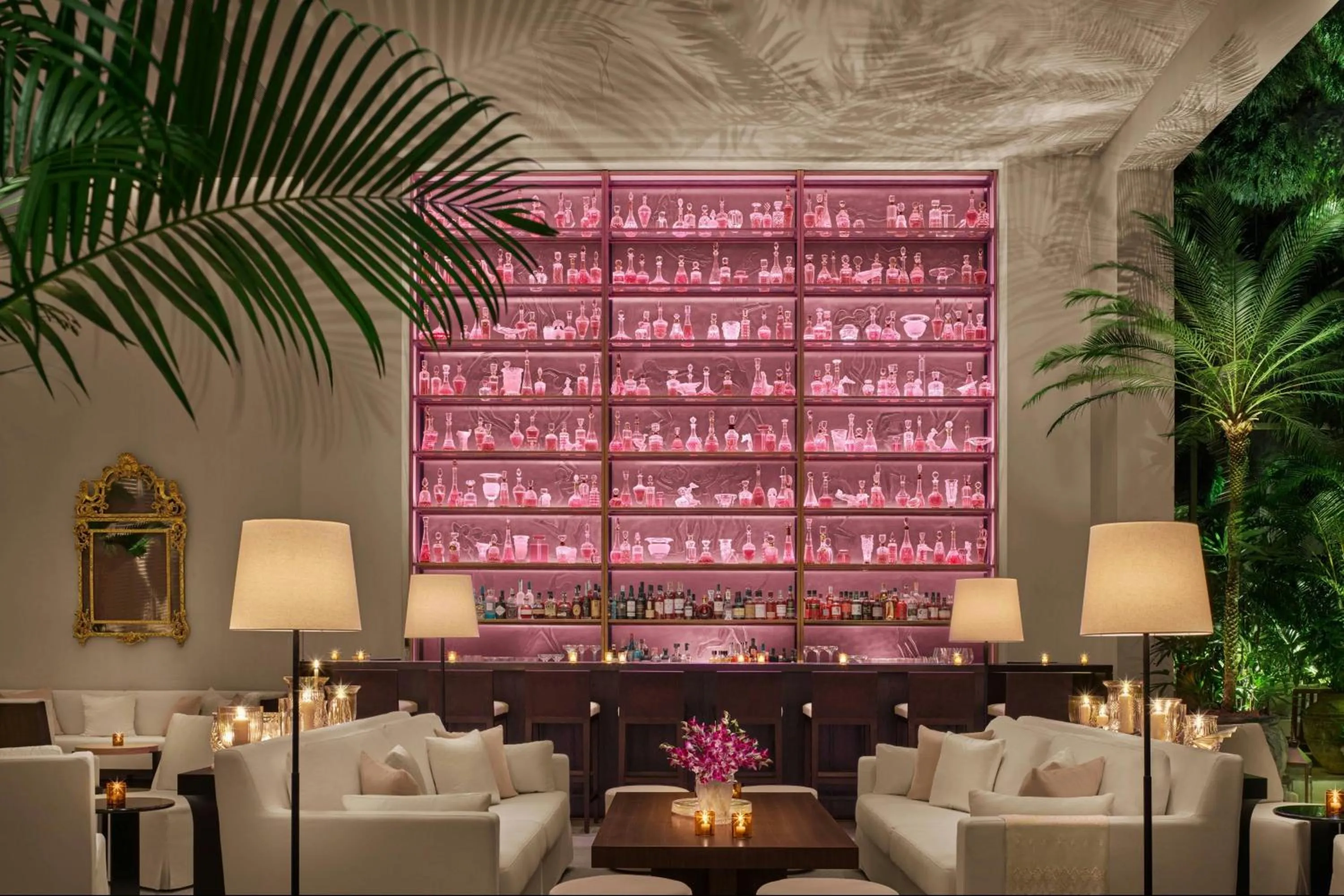 Lobby or reception in The Singapore EDITION