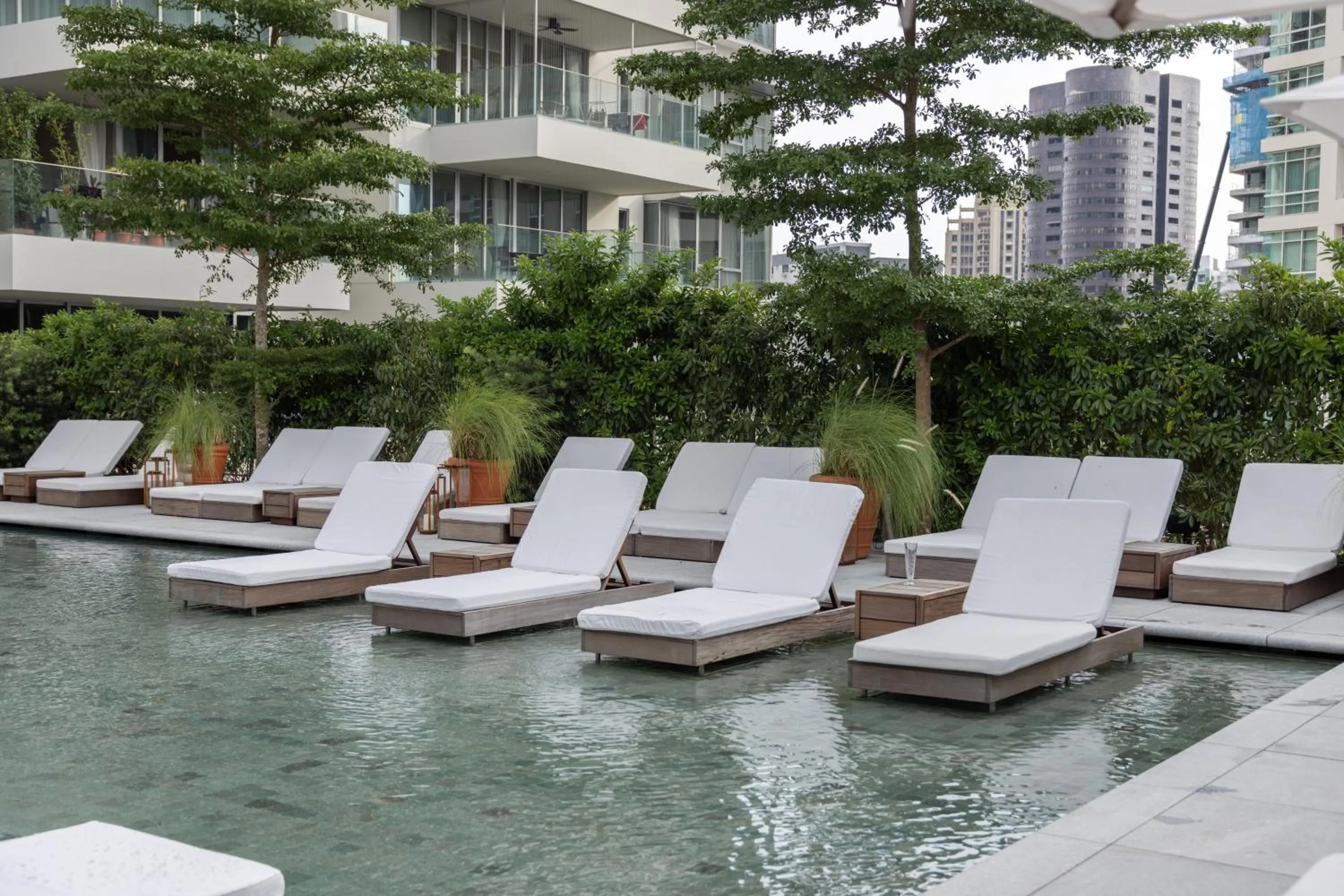 Balcony/Terrace in The Singapore EDITION