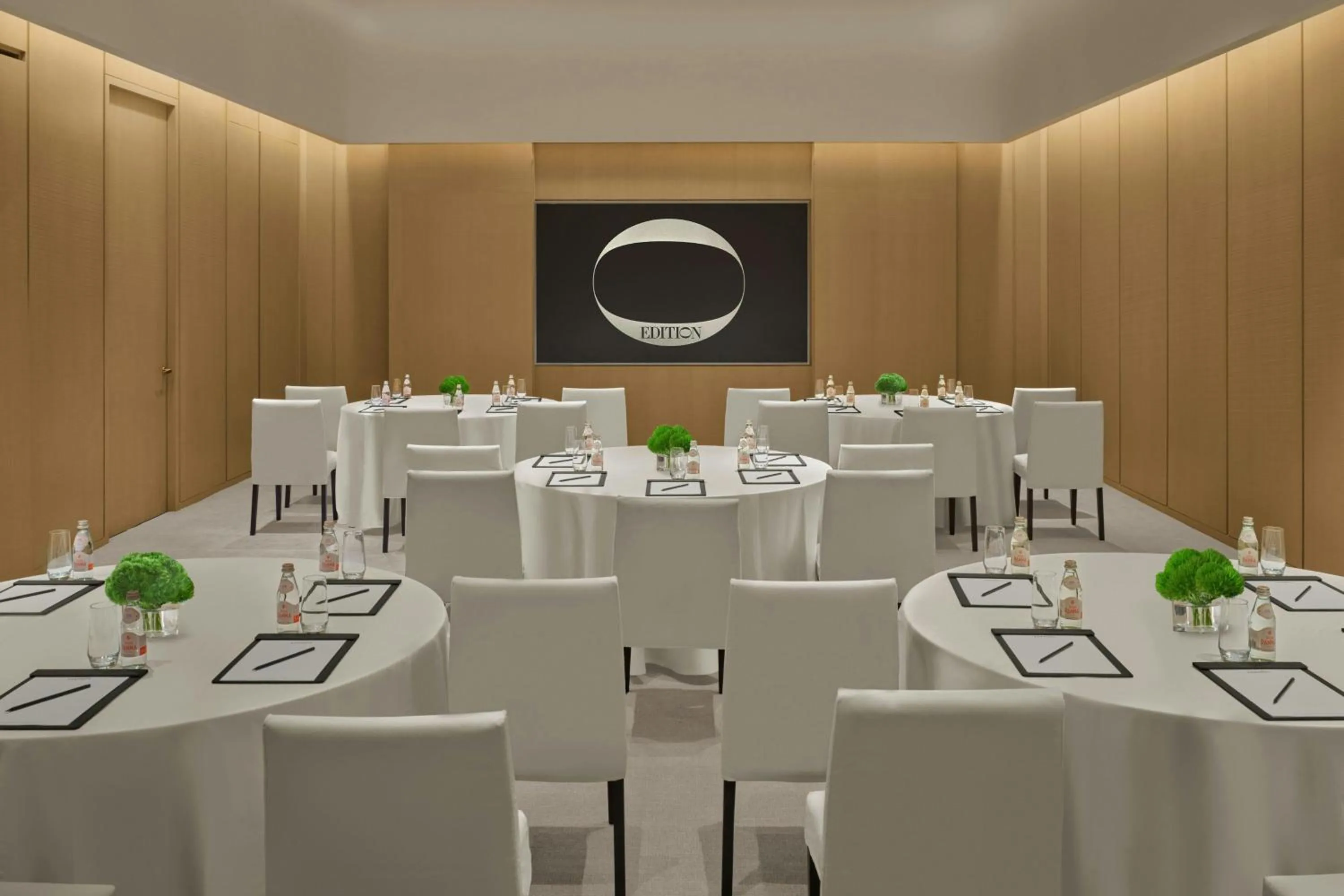 Meeting/conference room in The Singapore EDITION