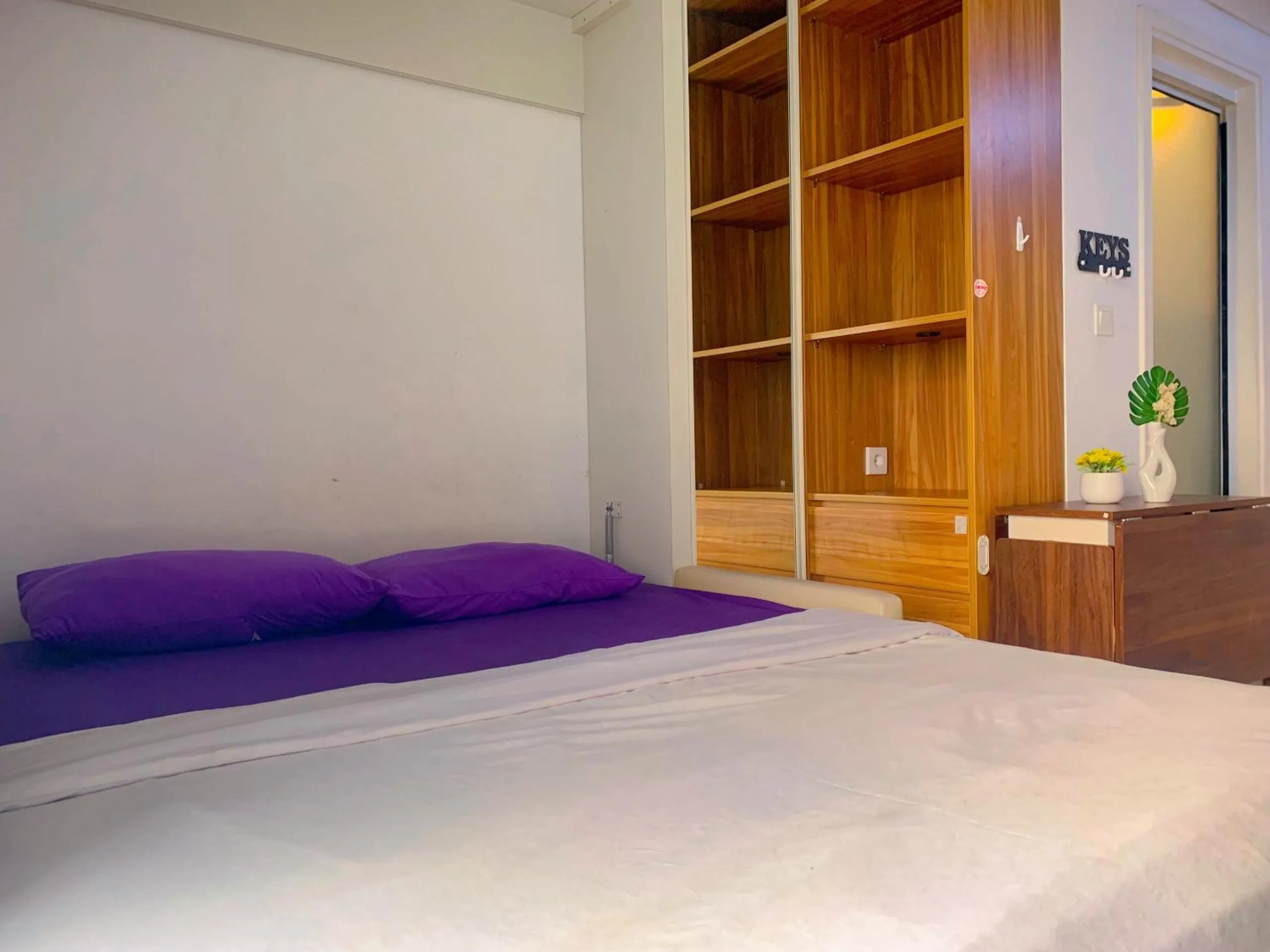 Bedroom in Apartemen Poris 88 by Benchmark