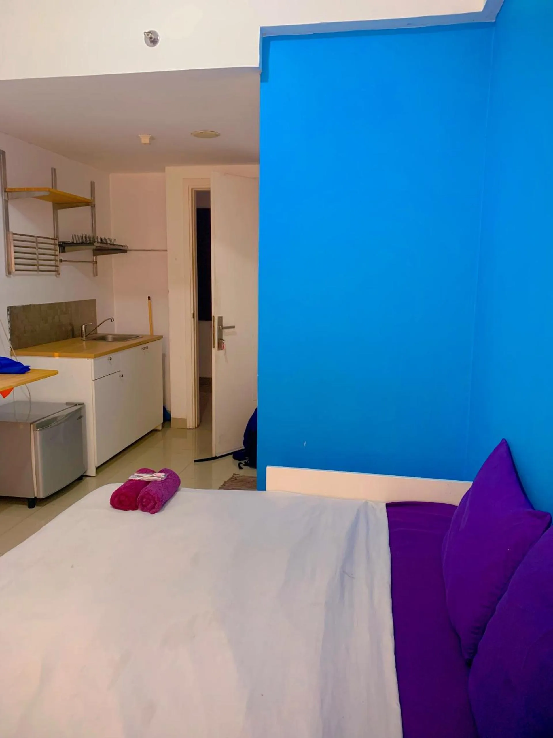 Bedroom in Apartemen Poris 88 by Benchmark