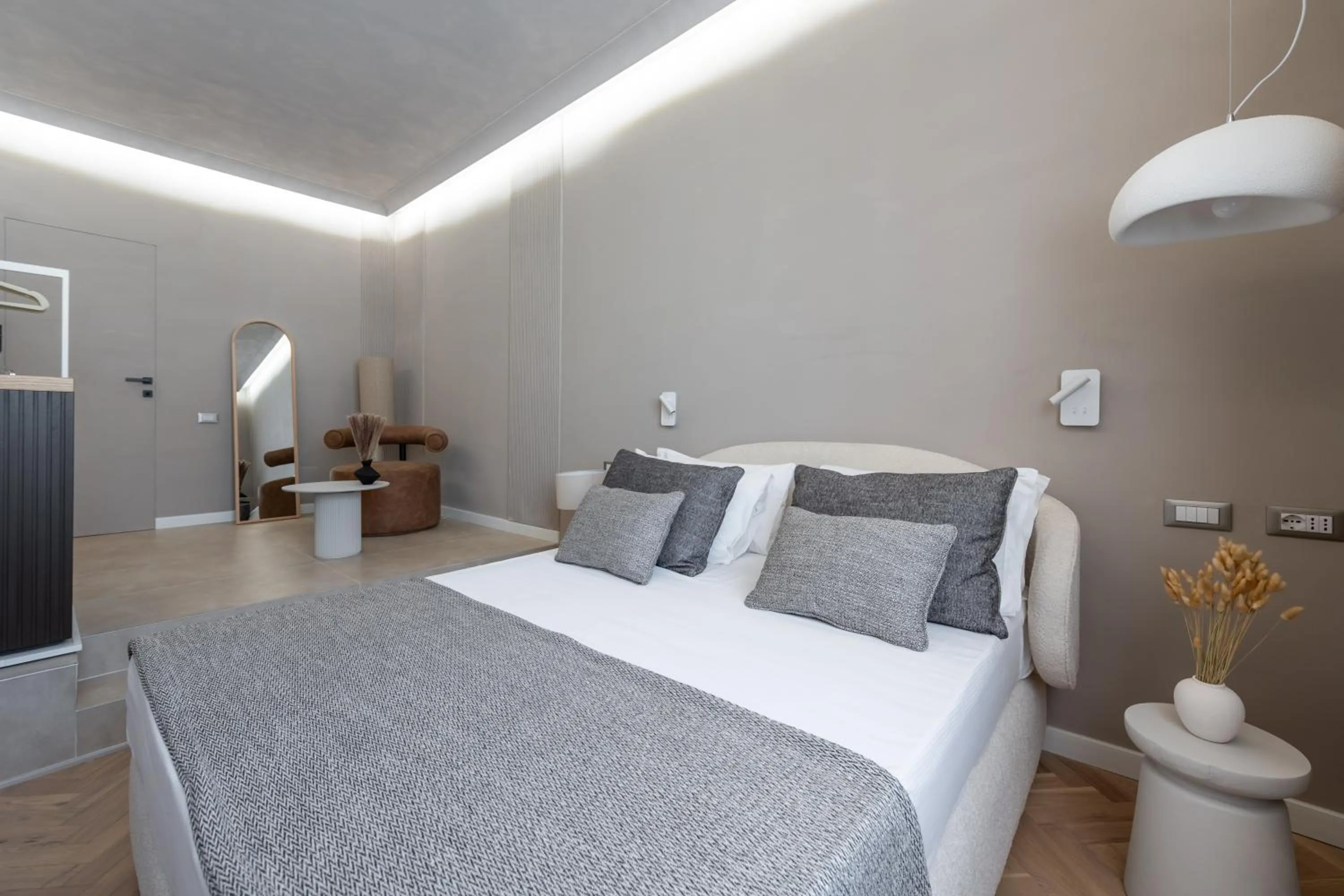 Bed in Duomo Collection