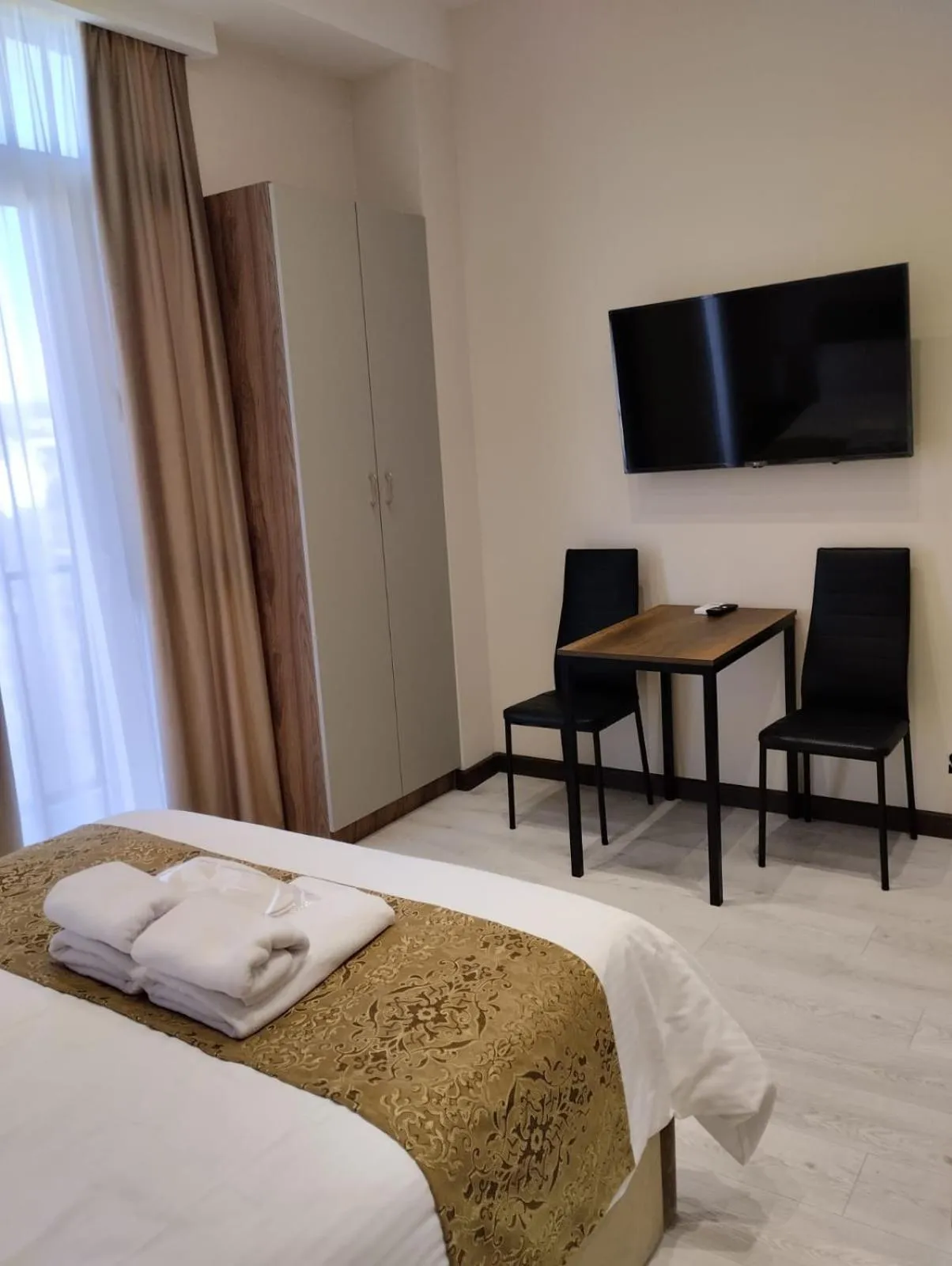 TV and multimedia, Bed in Sky by the river