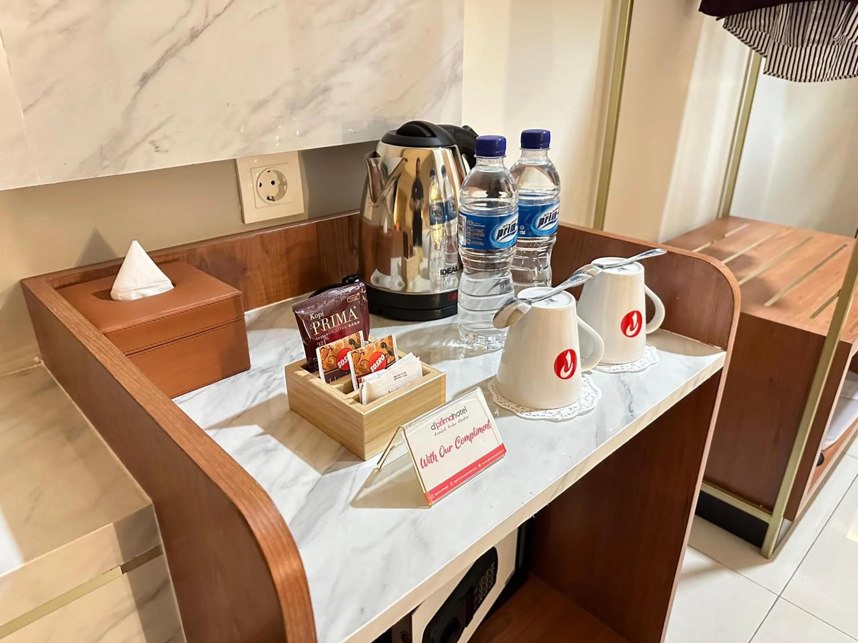 Coffee/tea facilities in d'primahotel Jemursari Surabaya