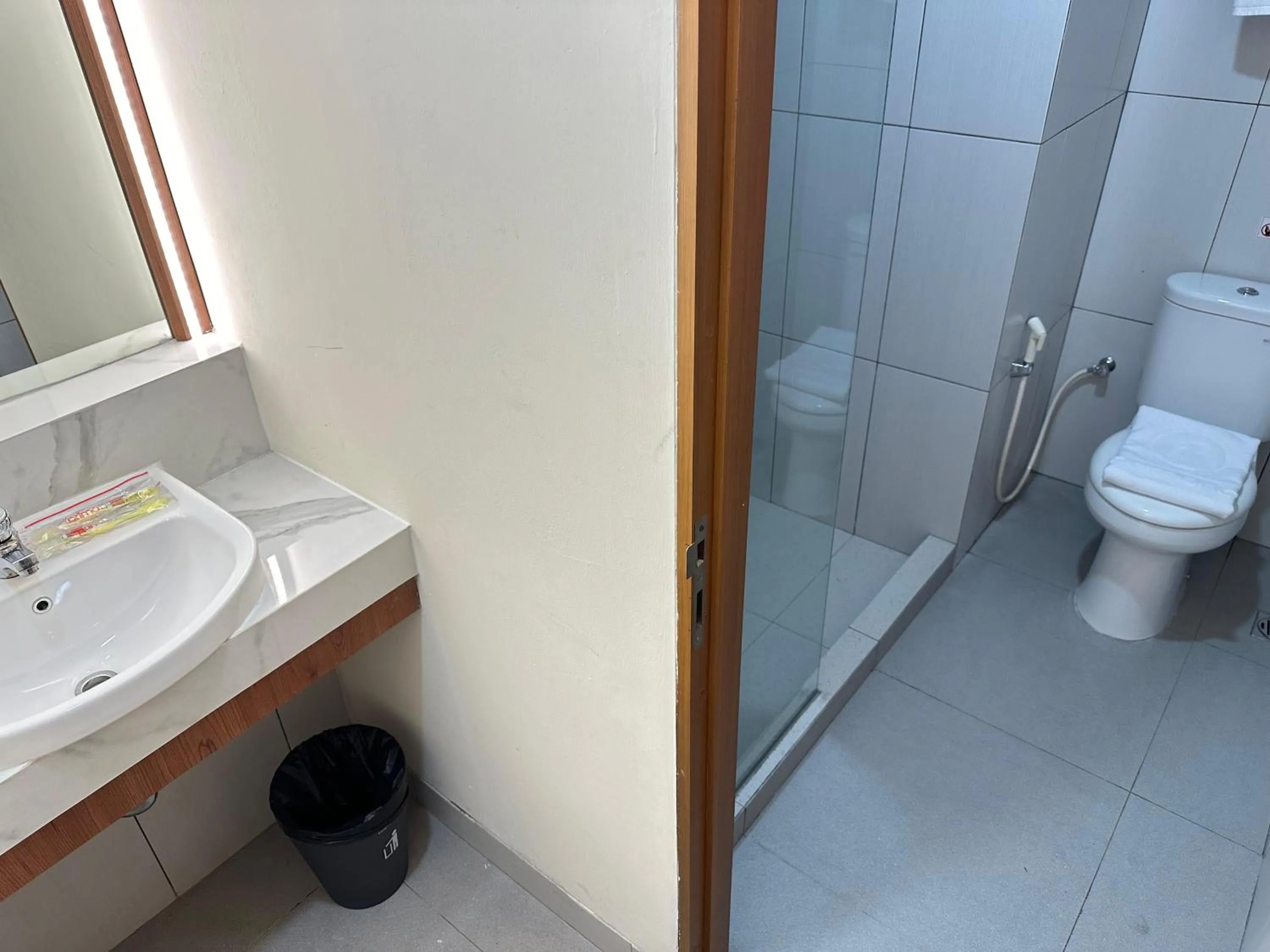 Bathroom in d'primahotel Jemursari Surabaya