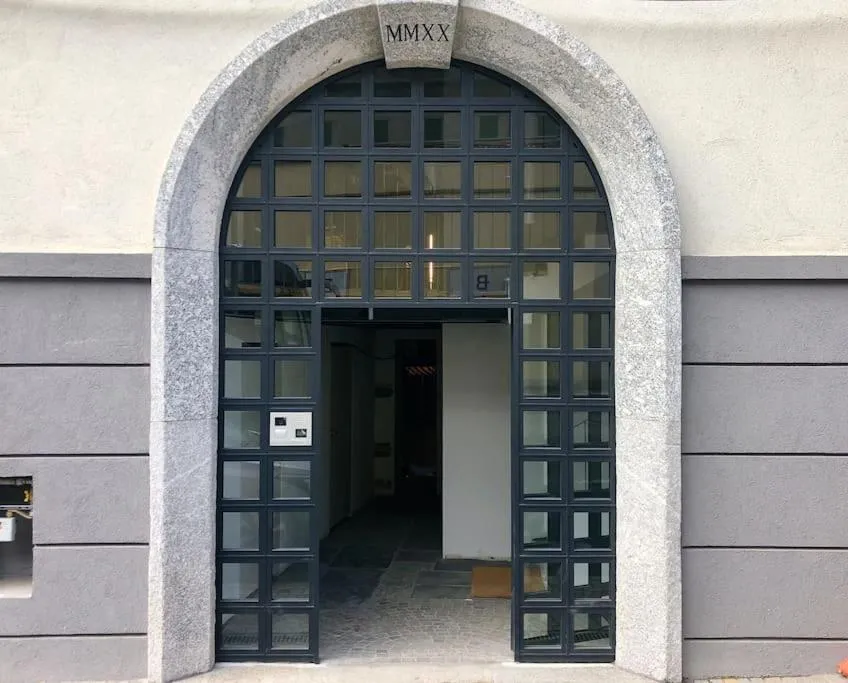 Facade/entrance in Modern Apartment Lungolago di Como