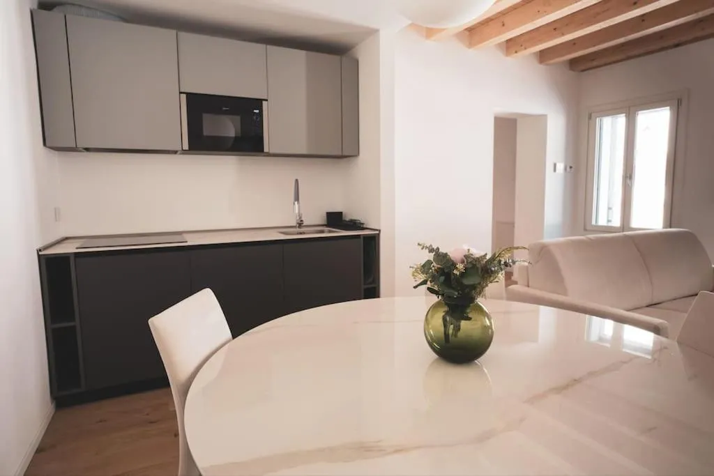 Kitchen or kitchenette in Modern Apartment Lungolago di Como