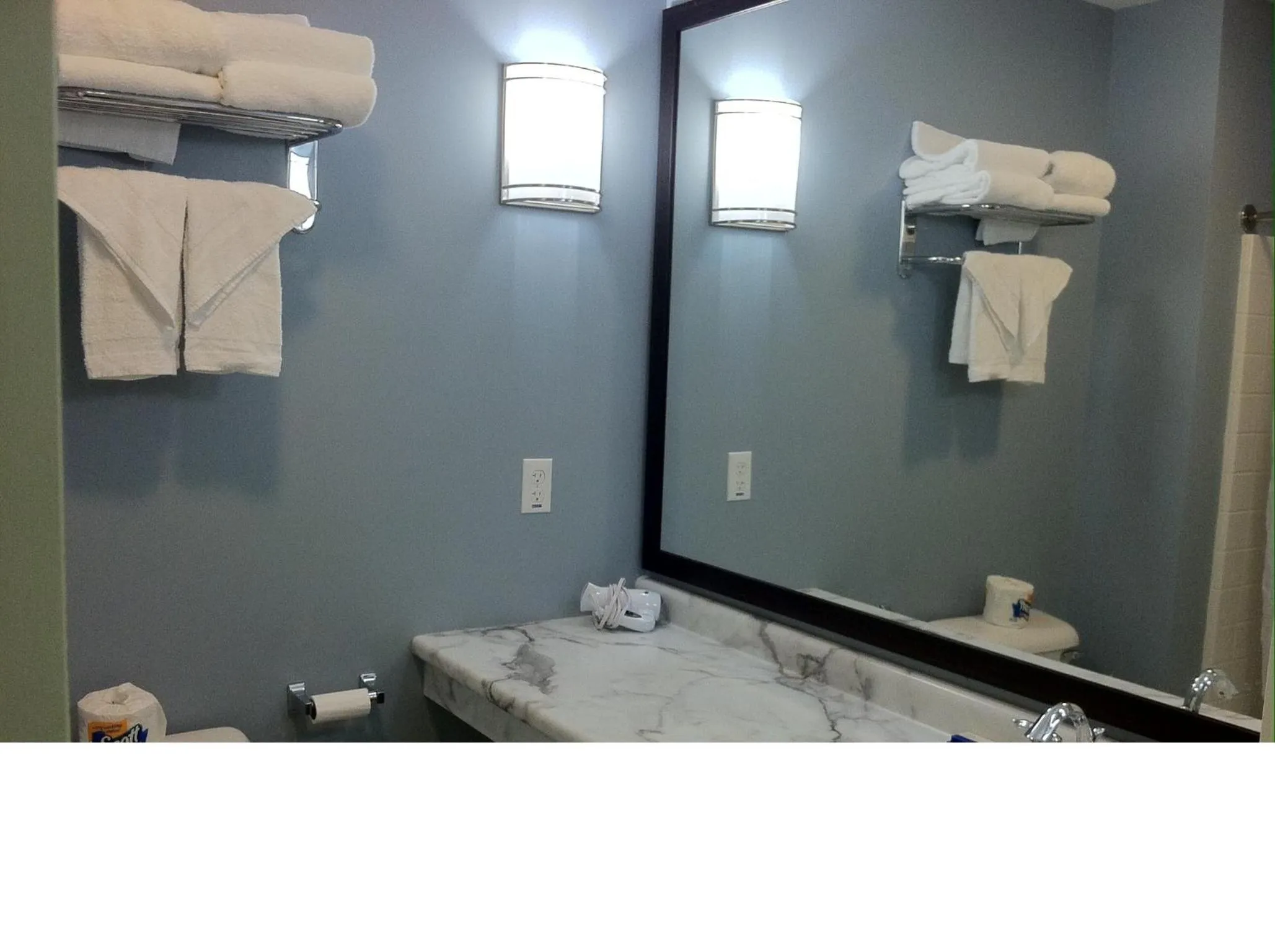 Bathroom in Starlight Inn