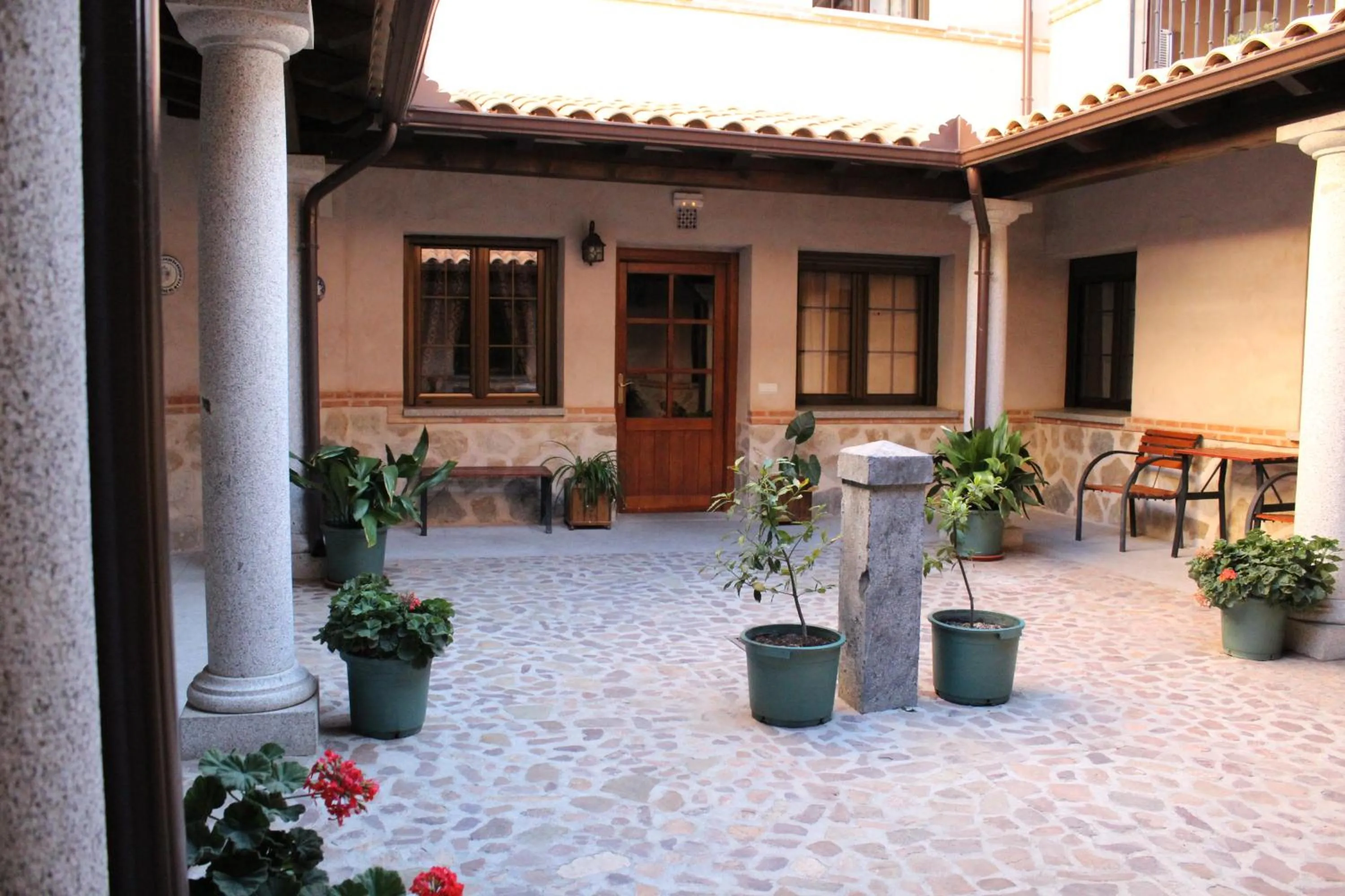Eight-Bedroom House in Los Laureles 2