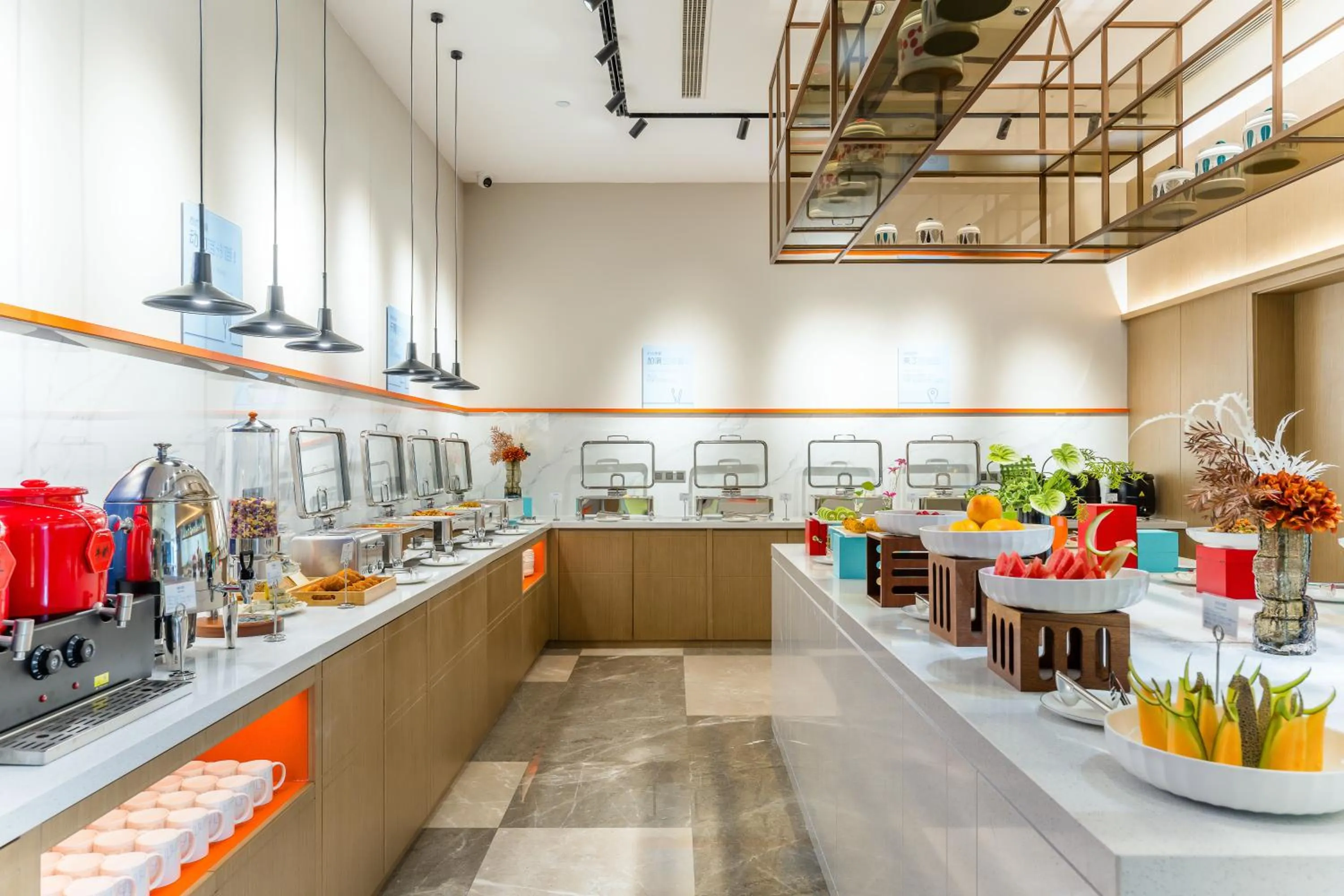 Restaurant/places to eat in Holiday Inn Express Zhoukou Dancheng by IHG