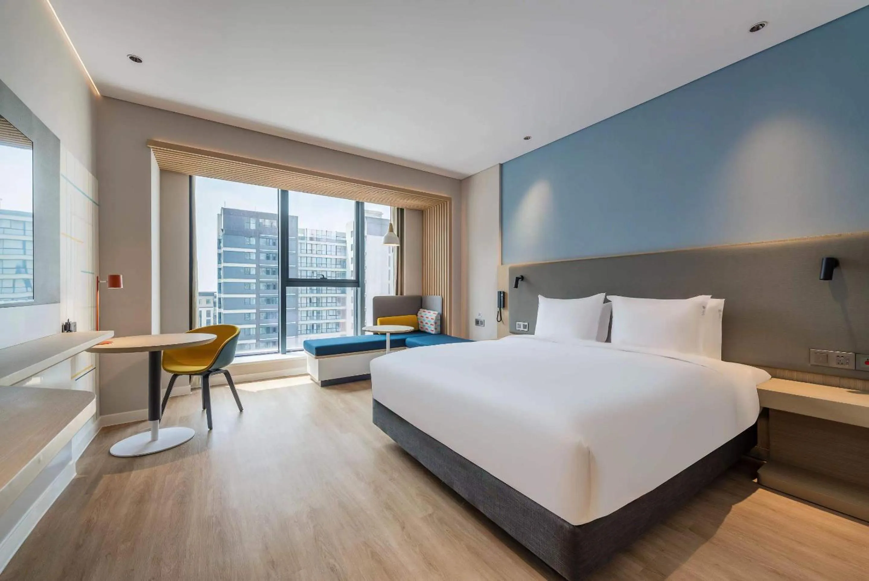 Bed in Holiday Inn Express Zhoukou Dancheng by IHG