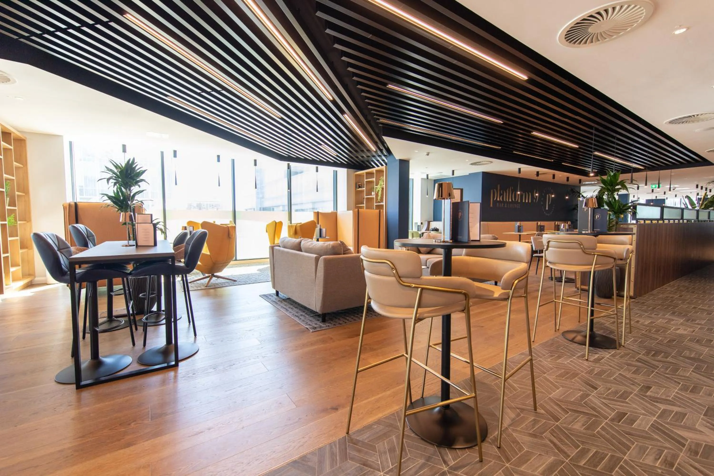 Lounge or bar in Holiday Inn Blackpool by IHG