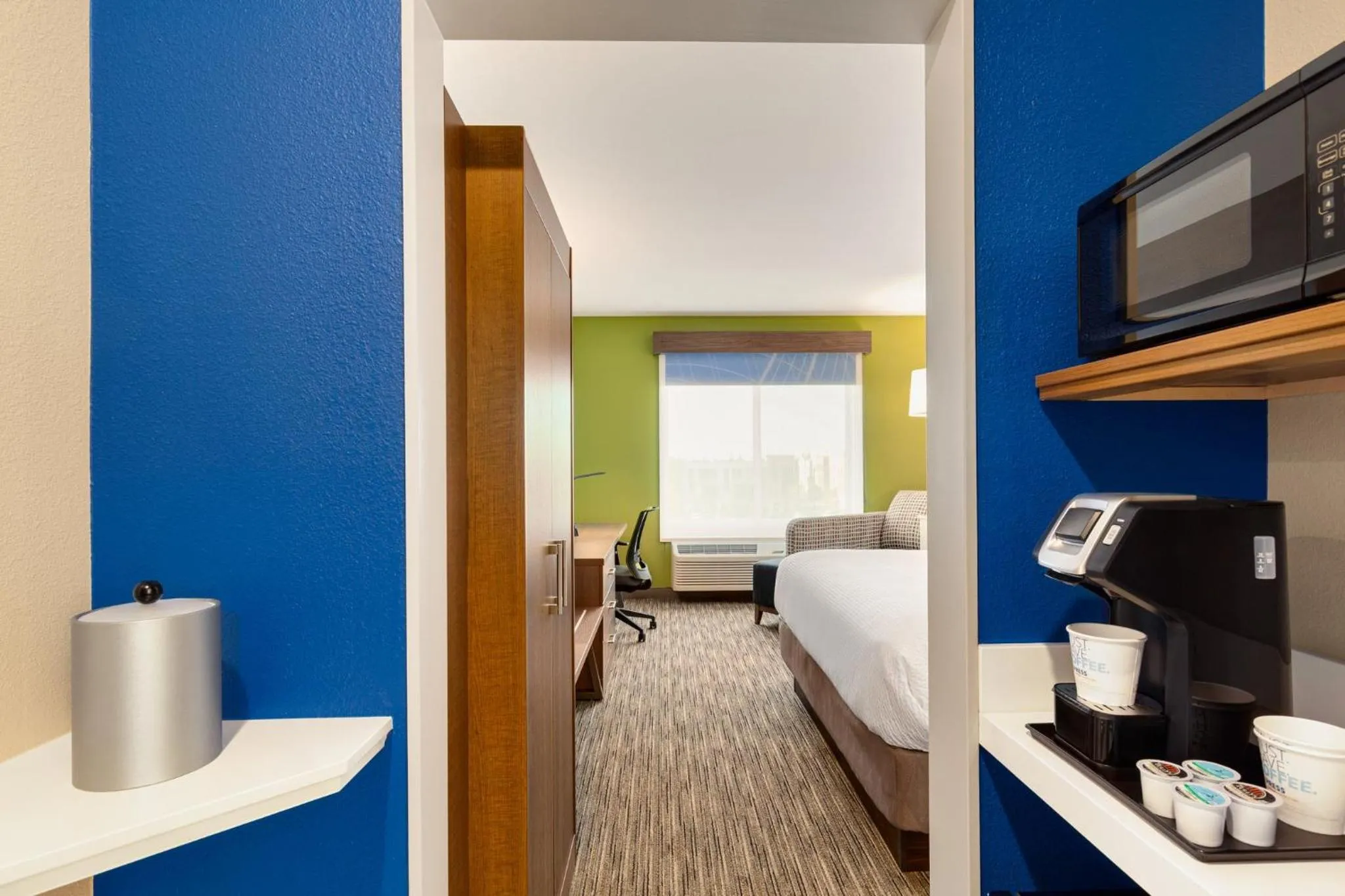 Photo of the whole room, Bed in Holiday Inn Express & Suites Hayward - Castro Valley by IHG
