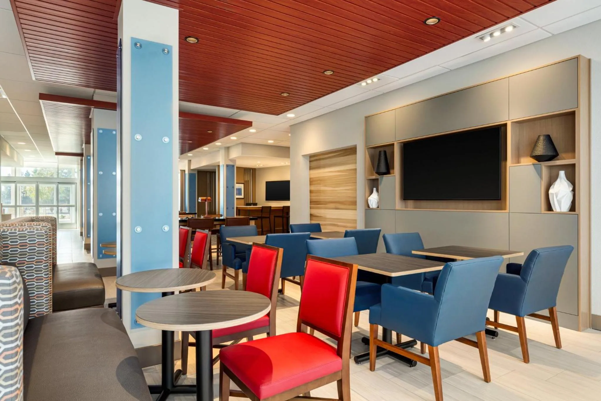 Restaurant/places to eat in Holiday Inn Express & Suites Hayward - Castro Valley by IHG