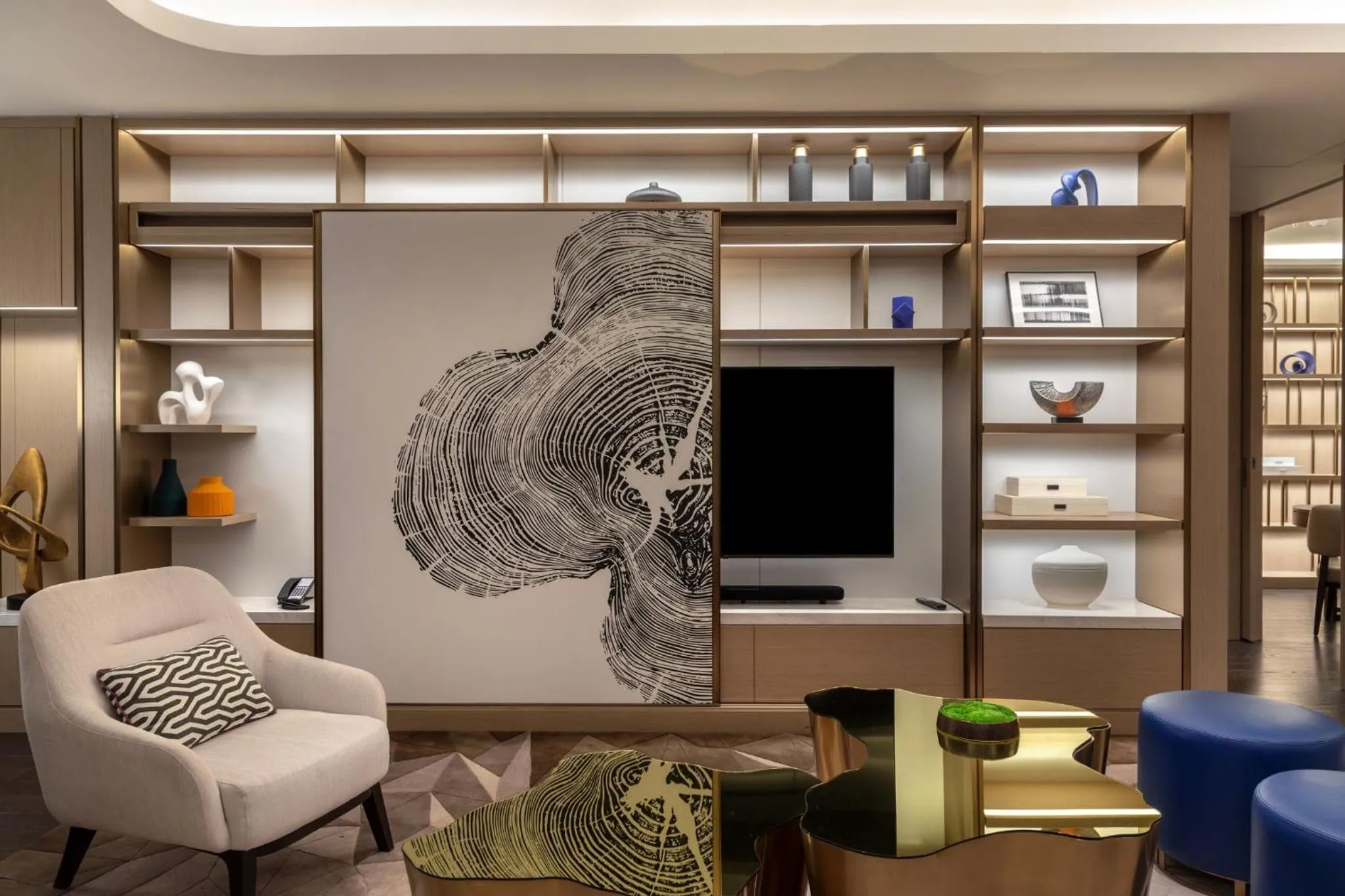 Lounge or bar in Crowne Plaza Kuala Lumpur City Centre by IHG