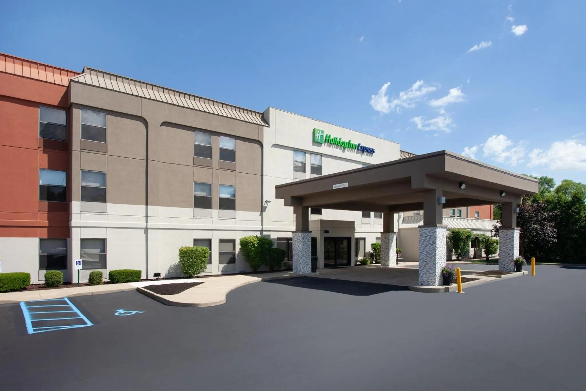 Property building in Holiday Inn Express Fremont by IHG