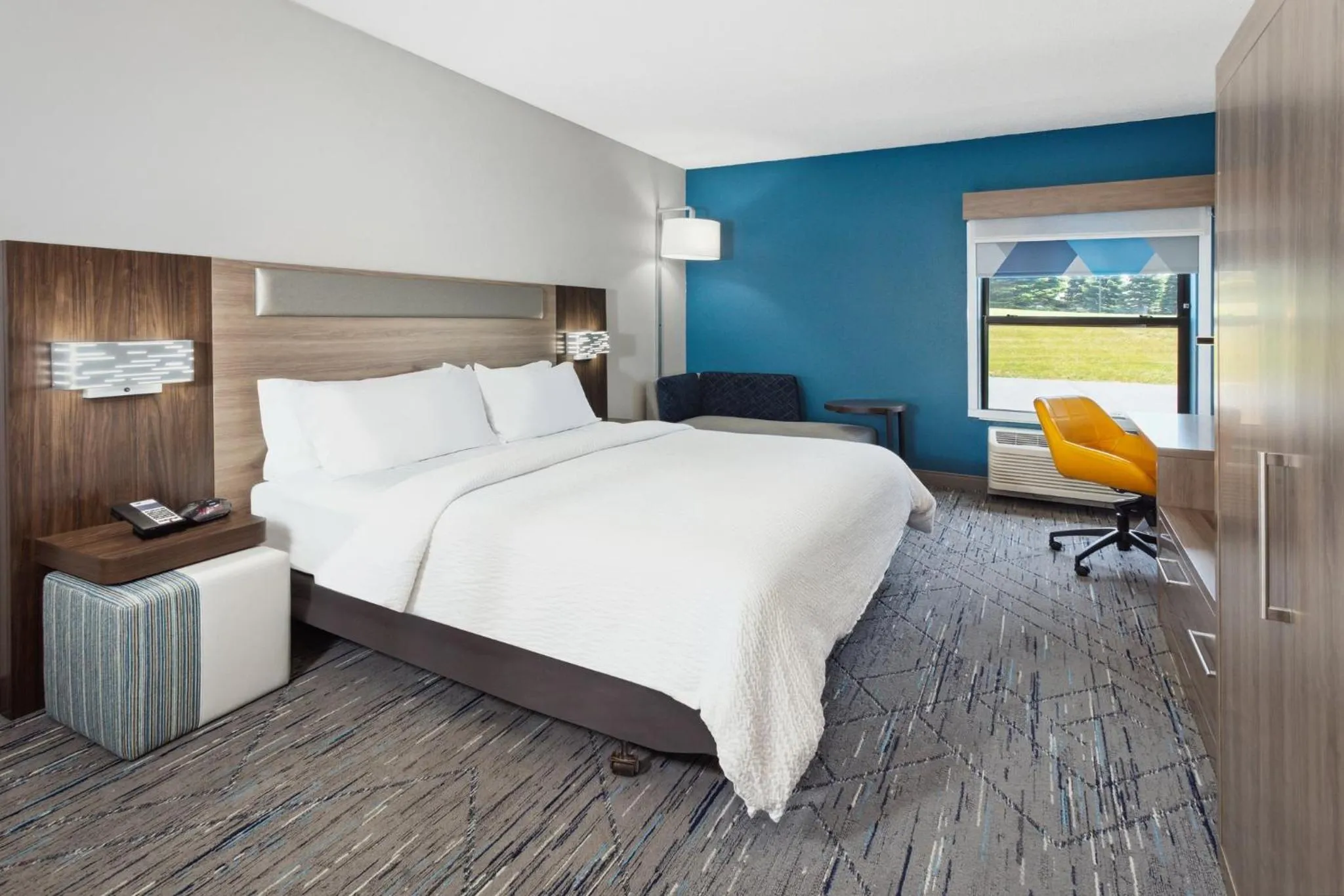 Photo of the whole room, Bed in Holiday Inn Express Fremont by IHG