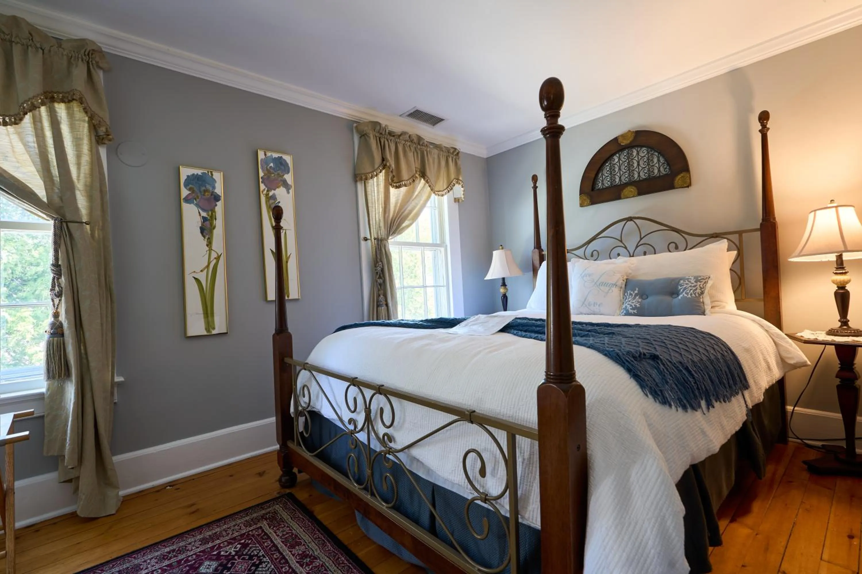 Bed in Scranton Seahorse Inn