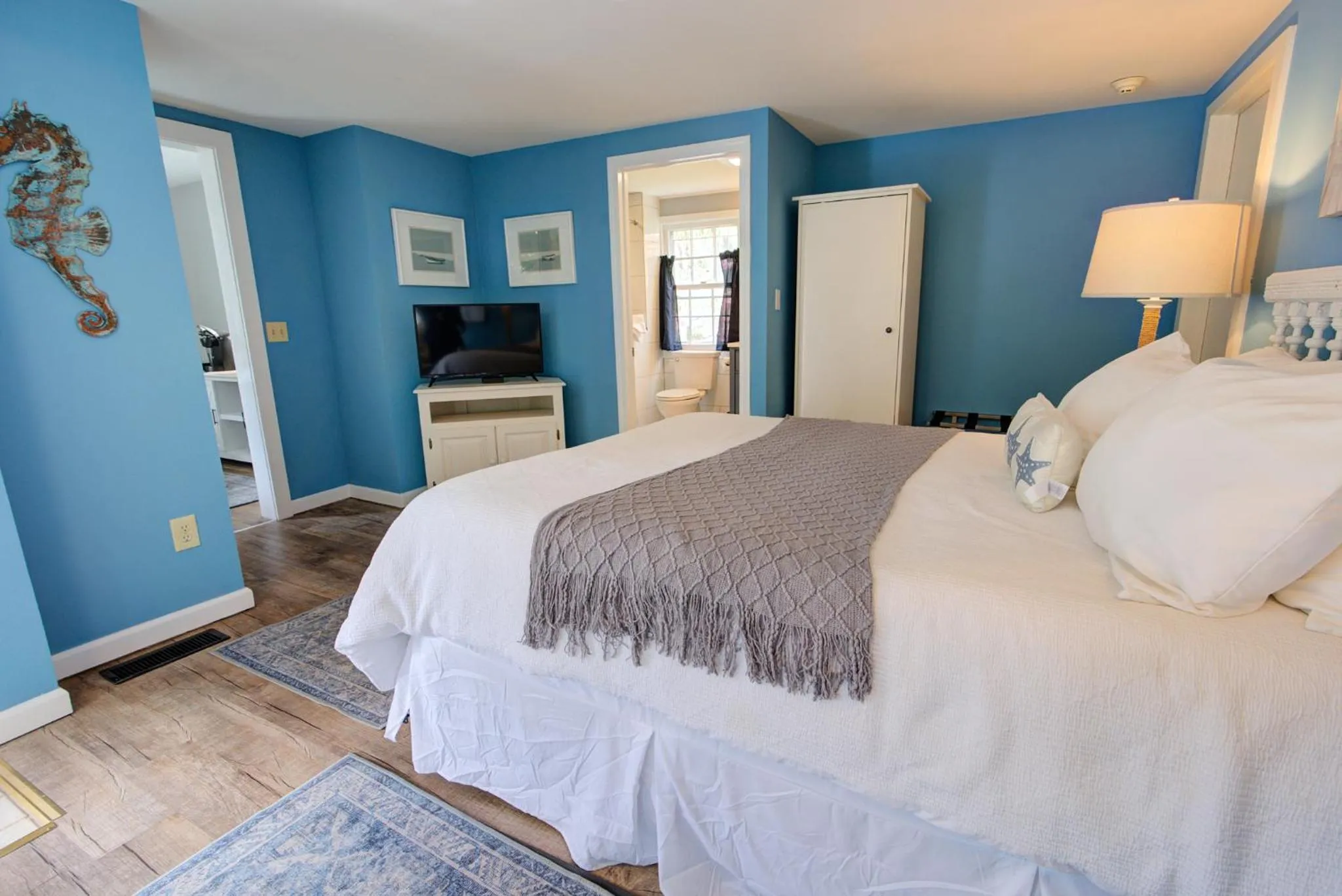 Bed in Scranton Seahorse Inn