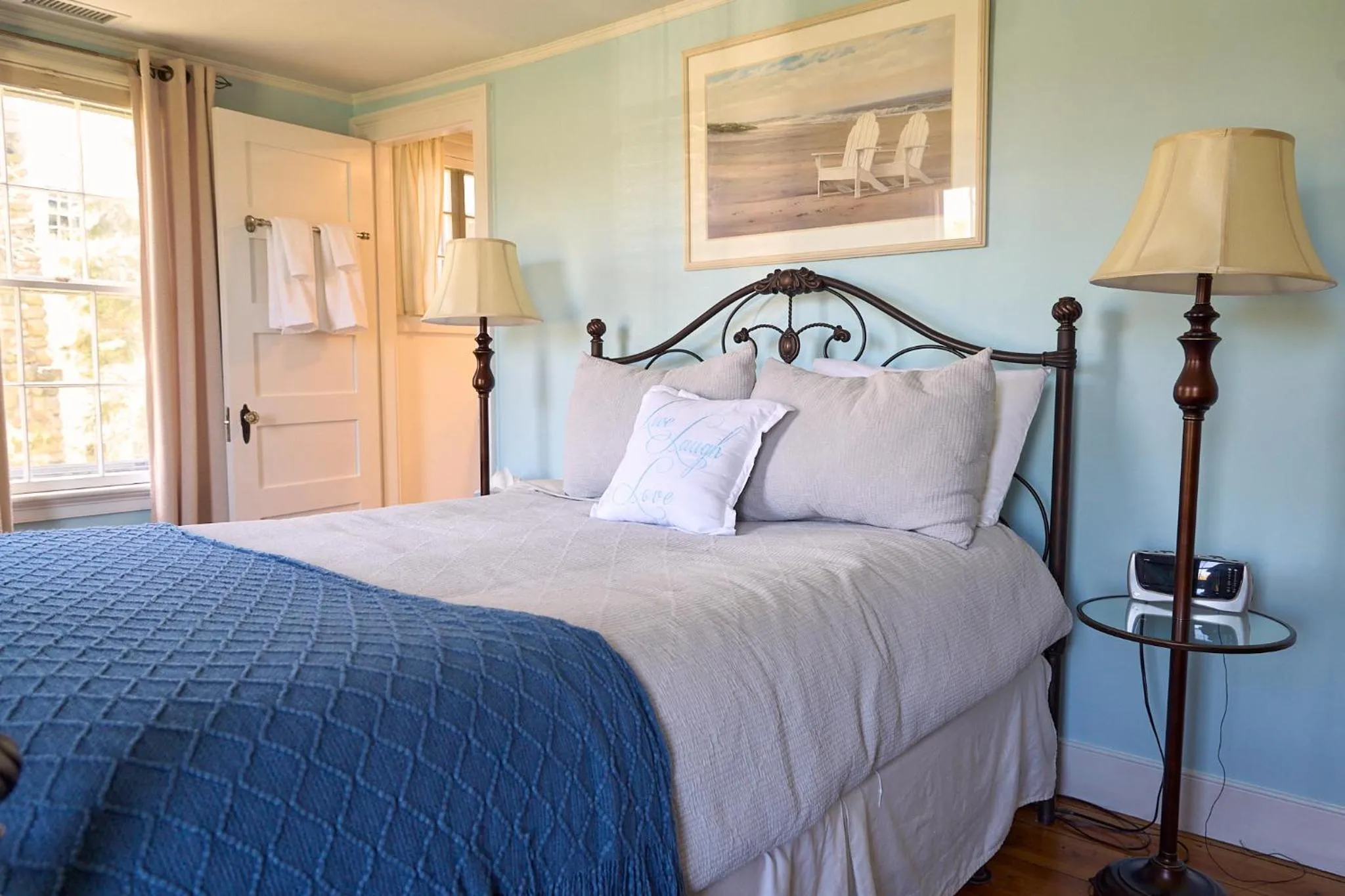 Bed in Scranton Seahorse Inn