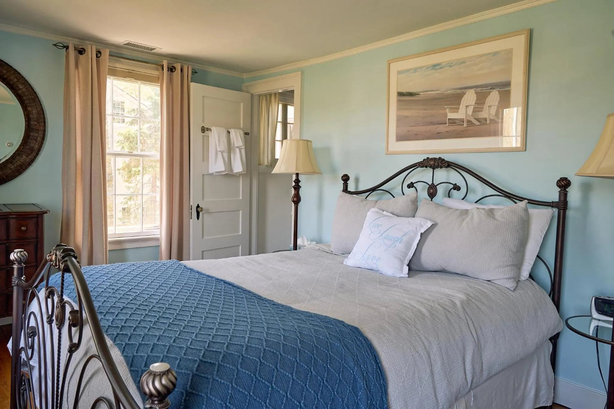 Bed in Scranton Seahorse Inn