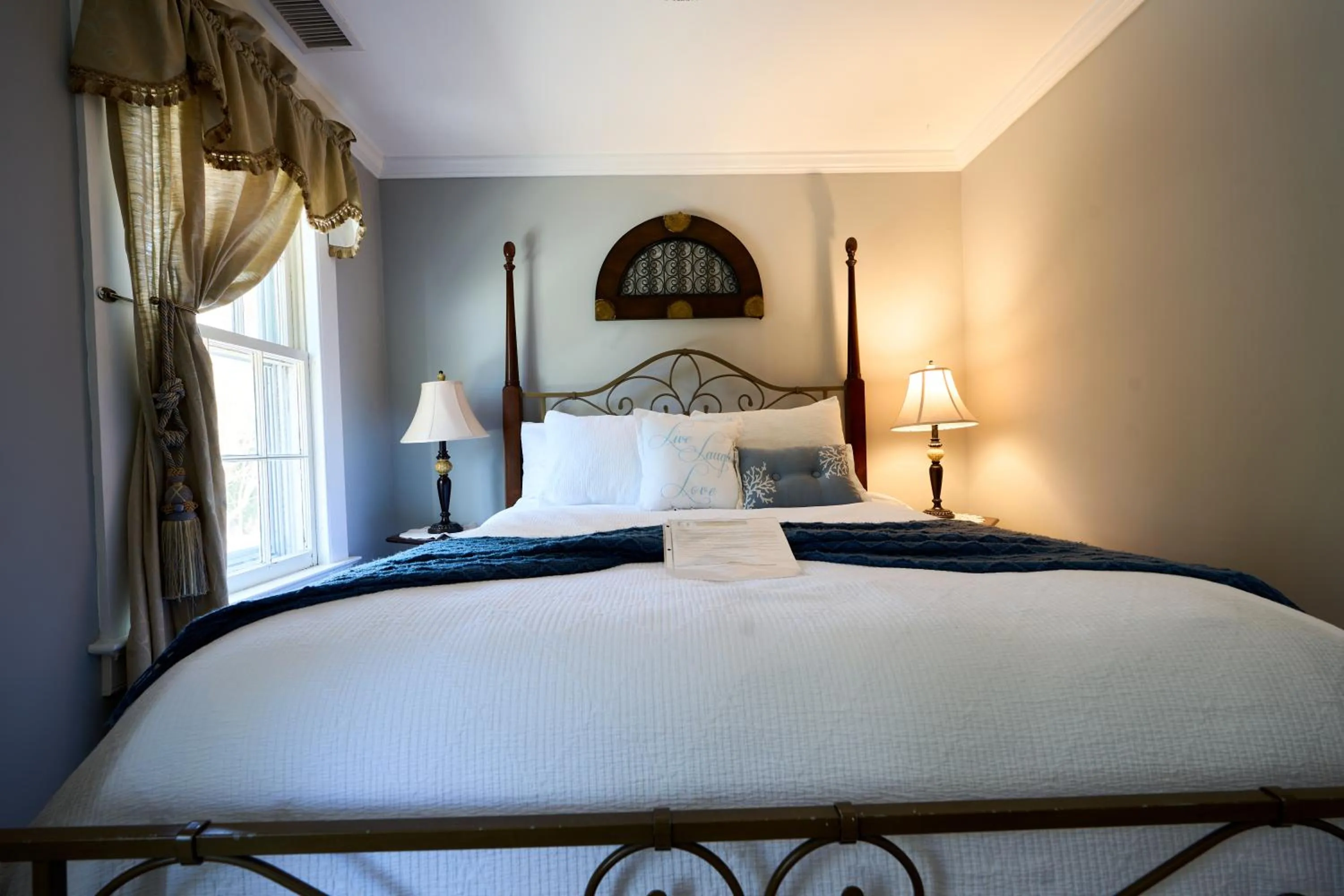 Bed in Scranton Seahorse Inn