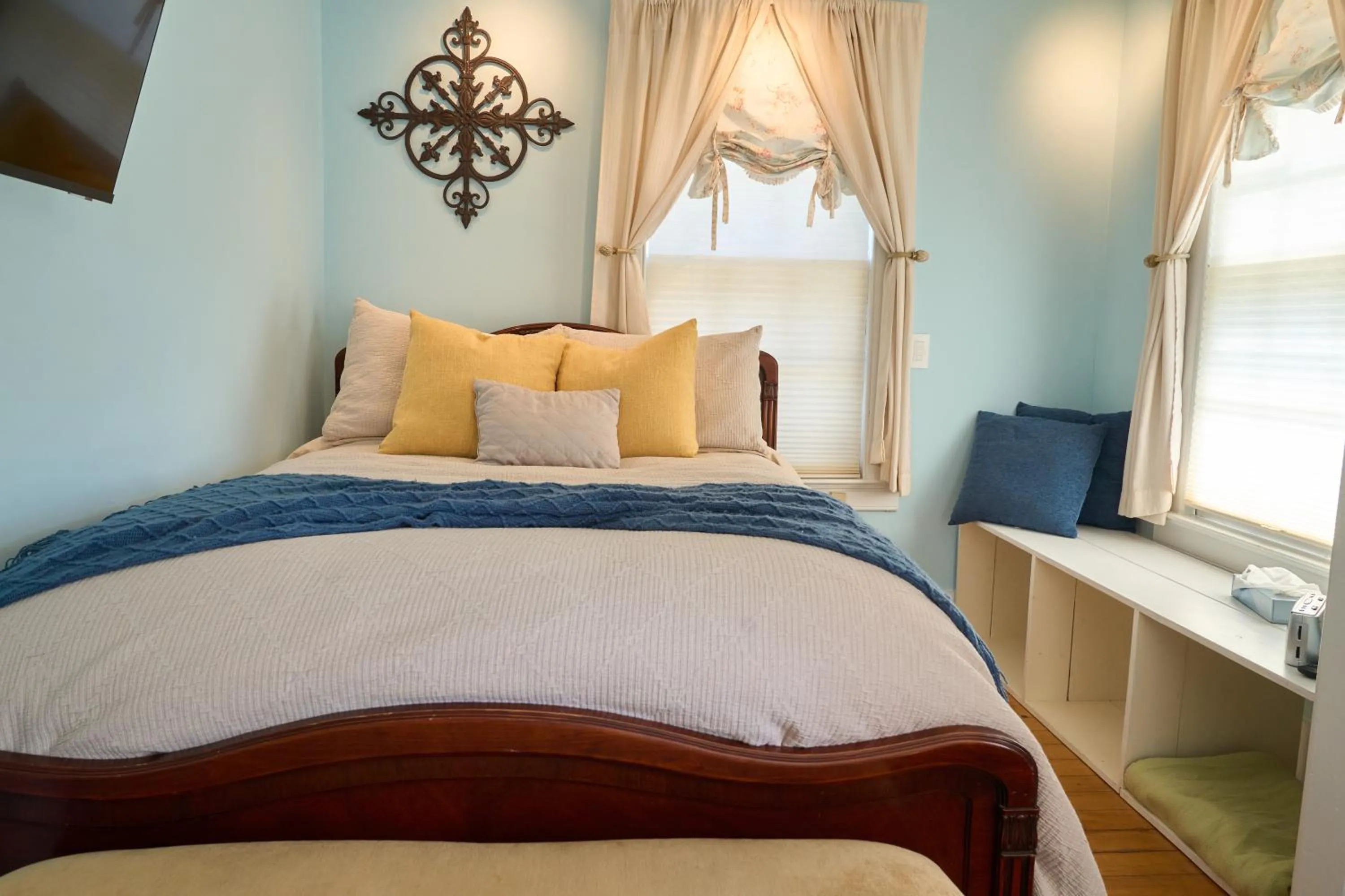 Bed in Scranton Seahorse Inn