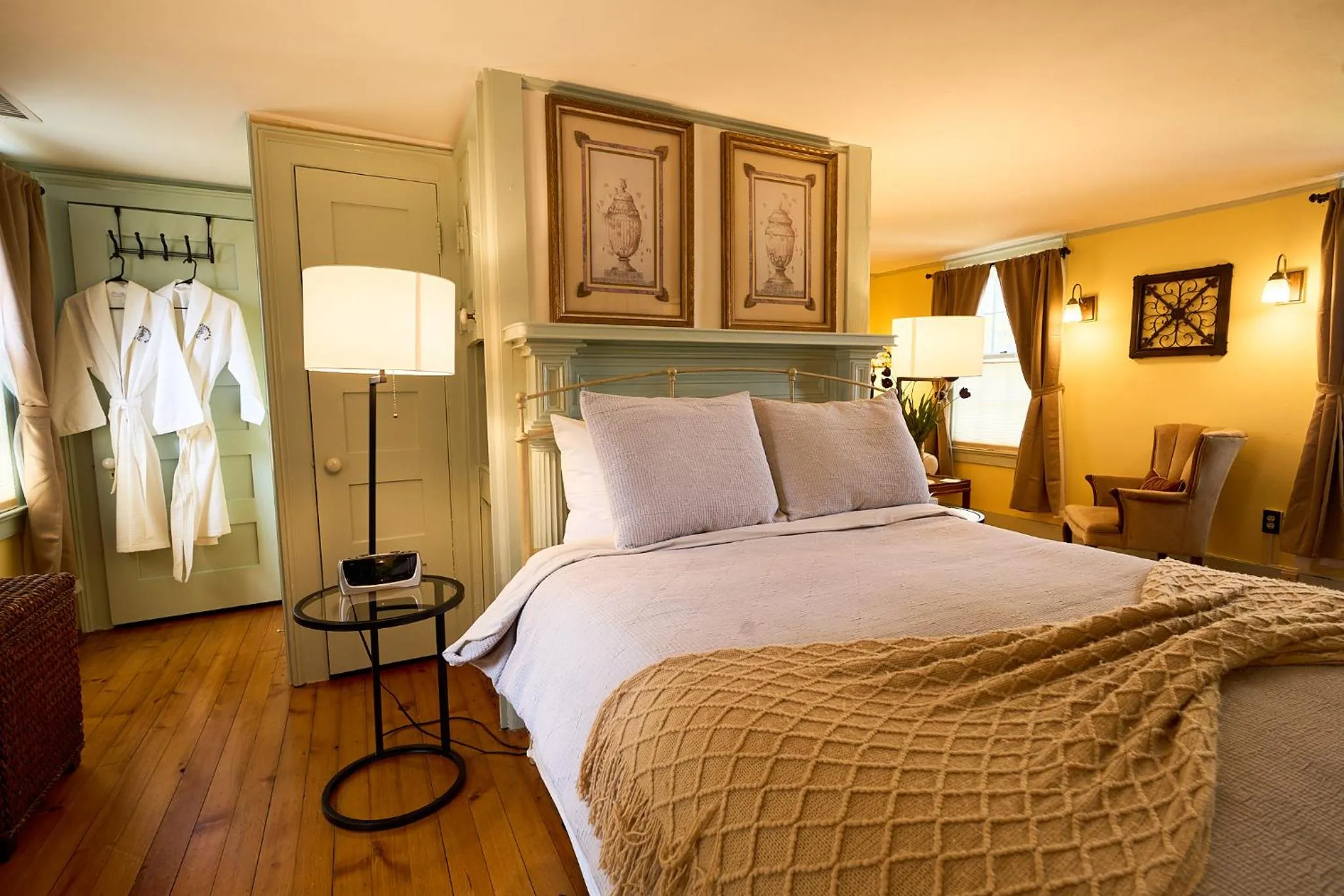 Bed in Scranton Seahorse Inn