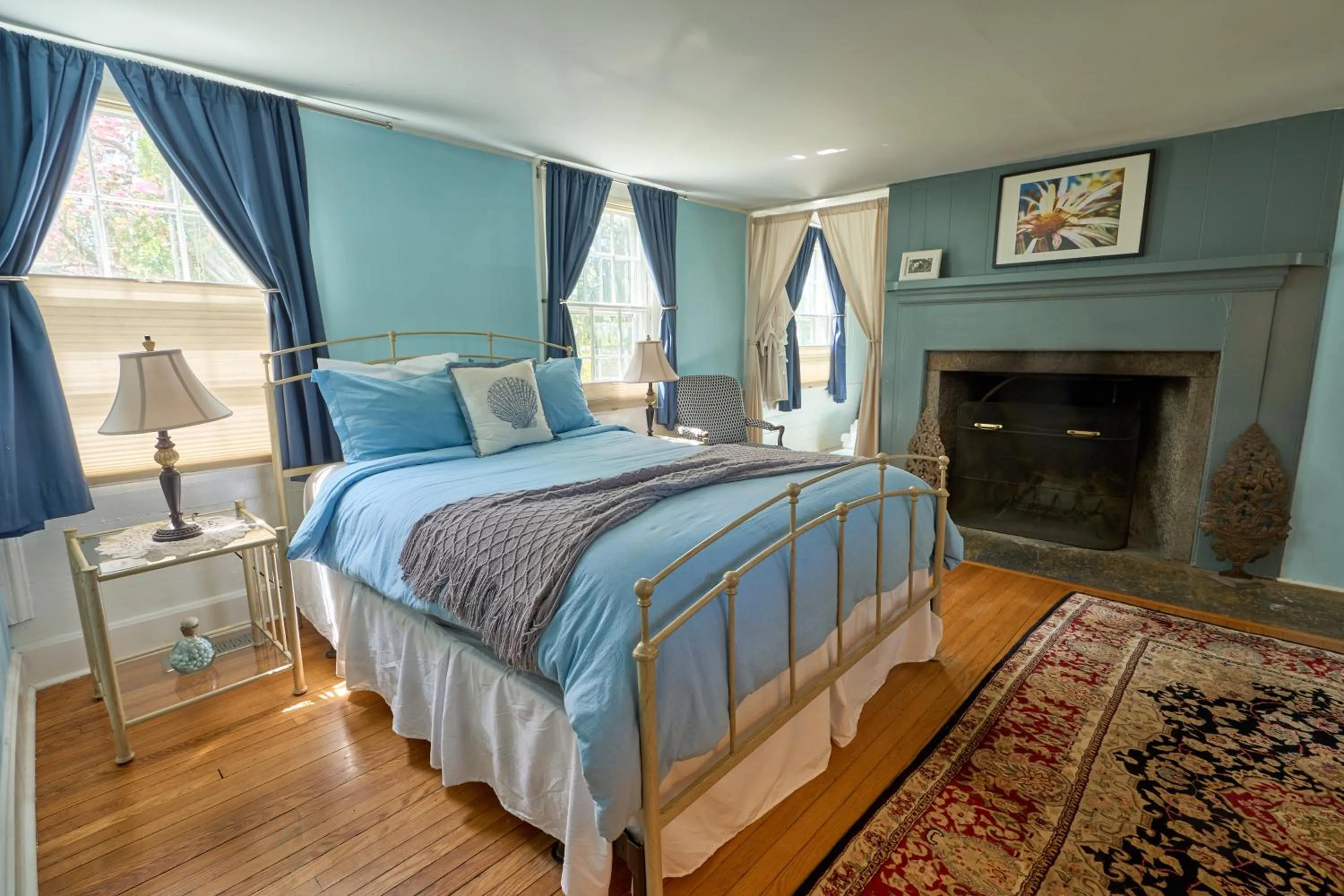 Bed in Scranton Seahorse Inn