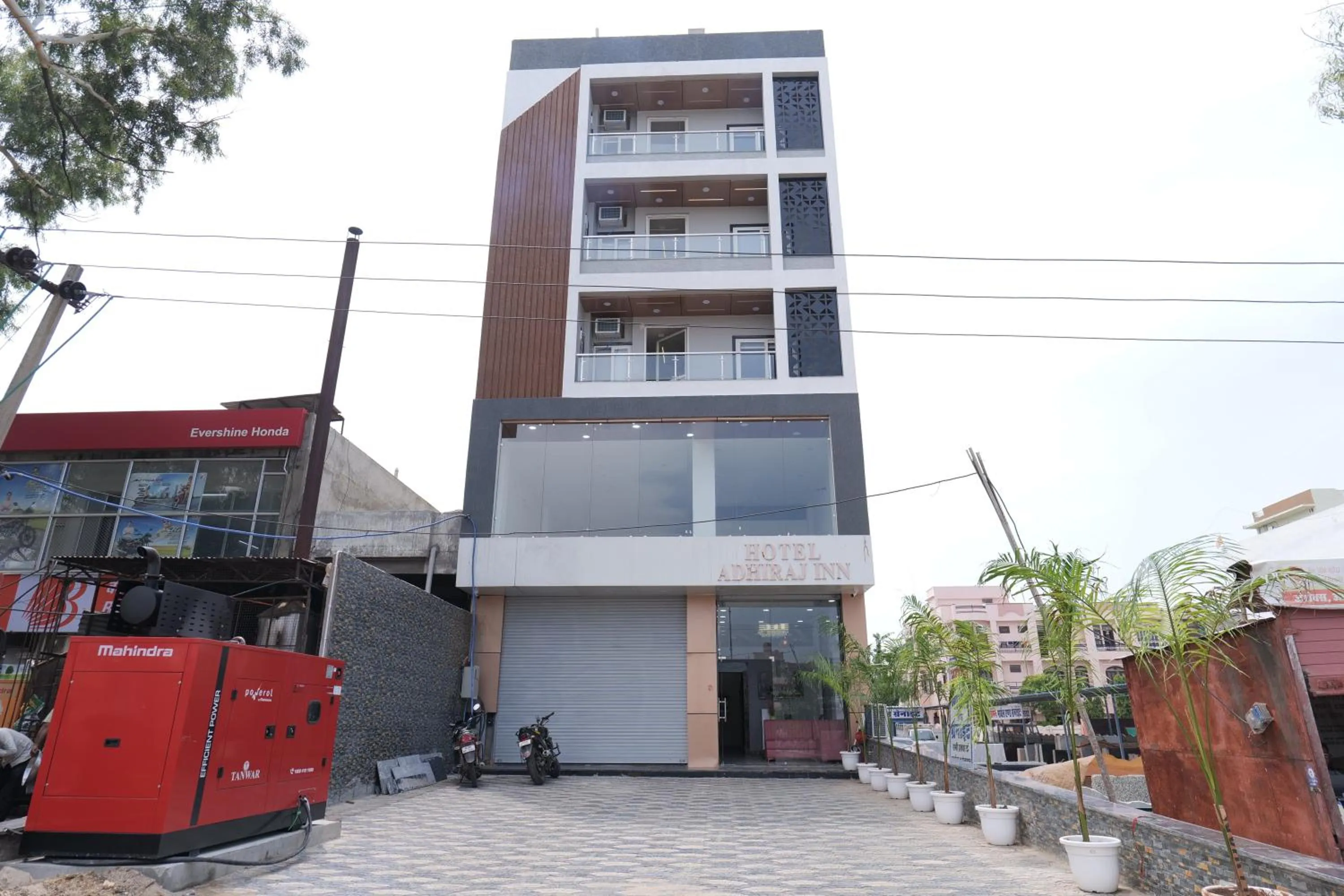 Property Building in Hotel Adhiraj Inn
